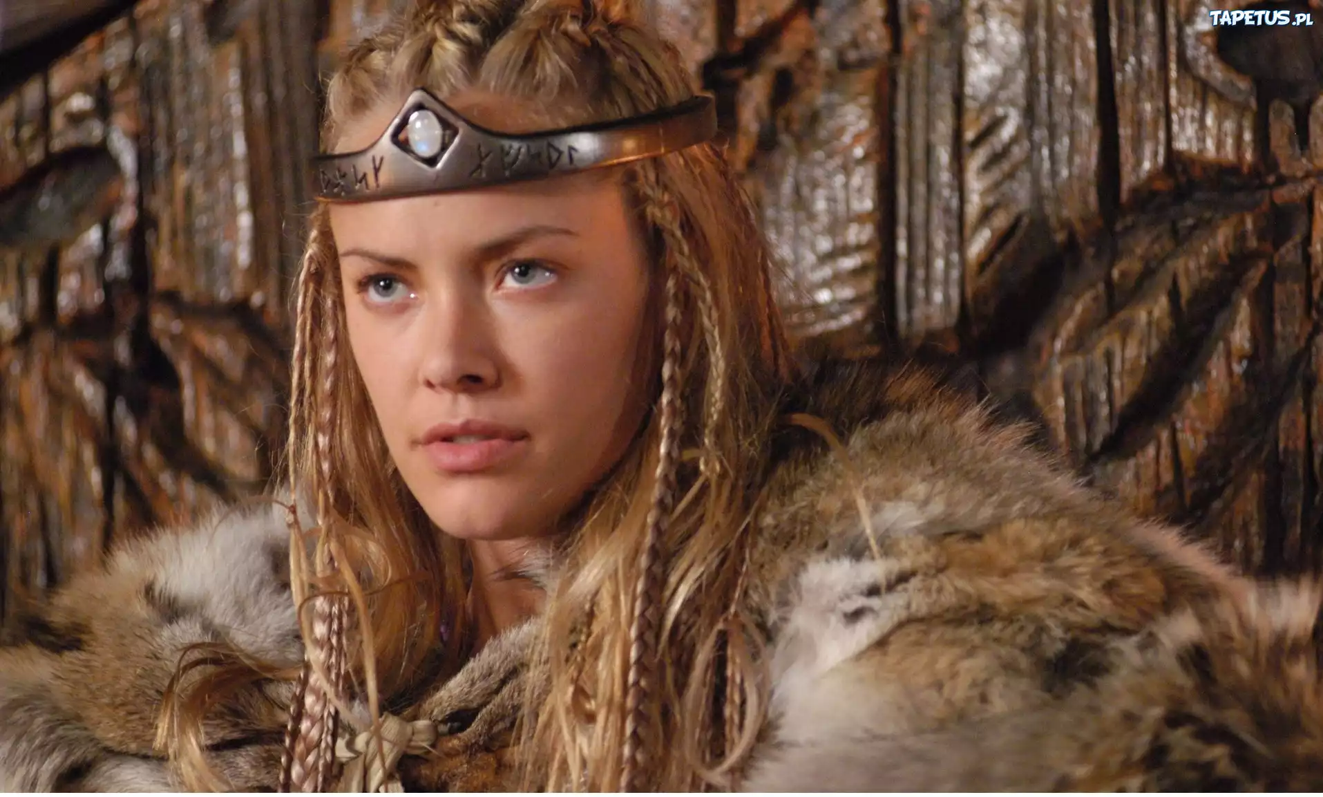 Kristanna Loken, Futro, Opaska