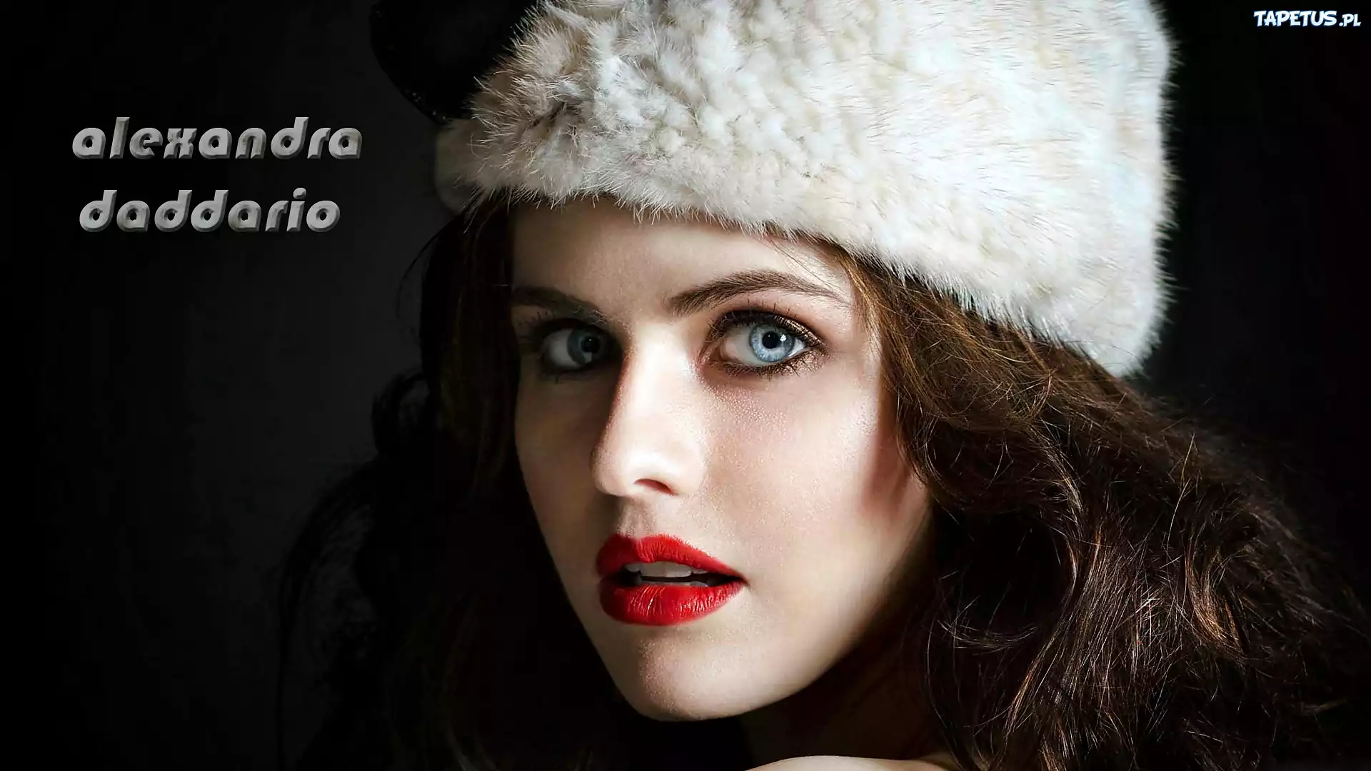 Alexandra, Daddario, Aktorka, Futrzana, Czapka, Zbliżenie