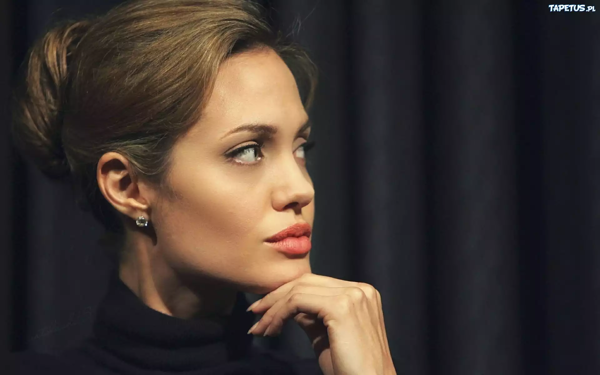 Angelina Jolie, Upięte, Włosy