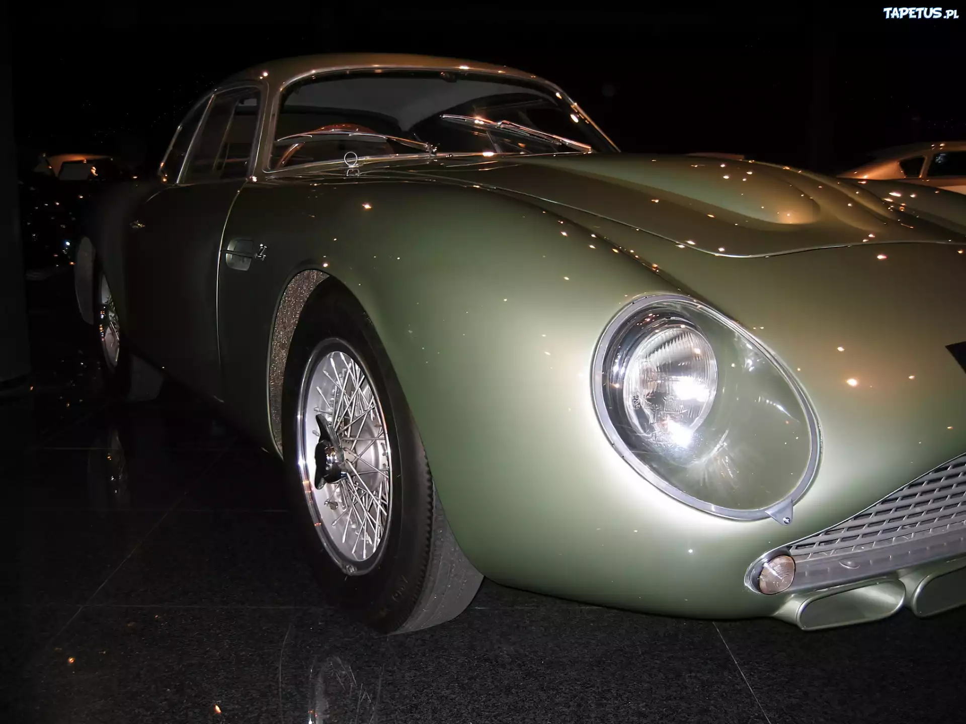 Aston Martin,koła ,światła, opony , maska
