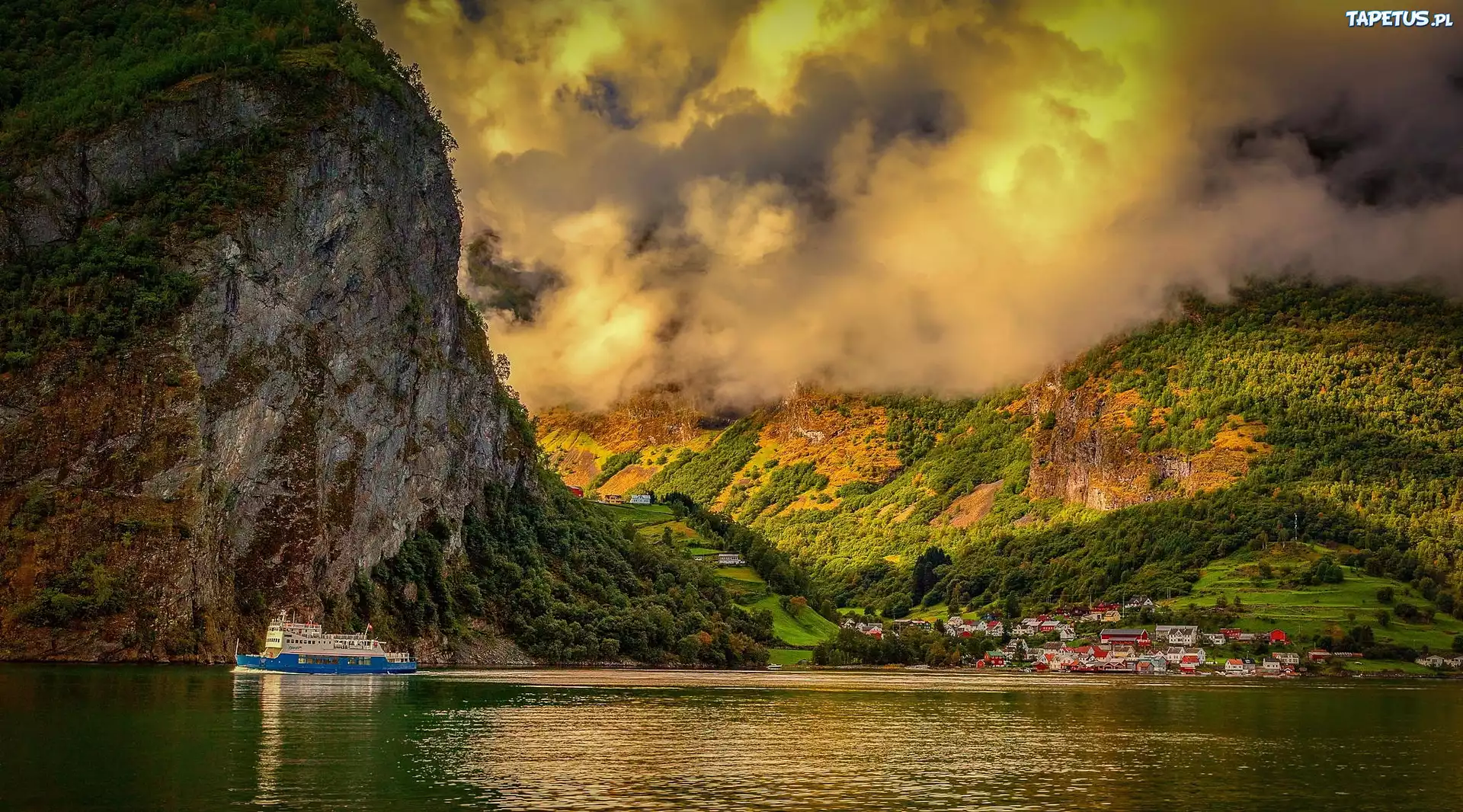 Góry, Chmury, Woda, Statek, Osada, Geirangerfjord, Norwegia