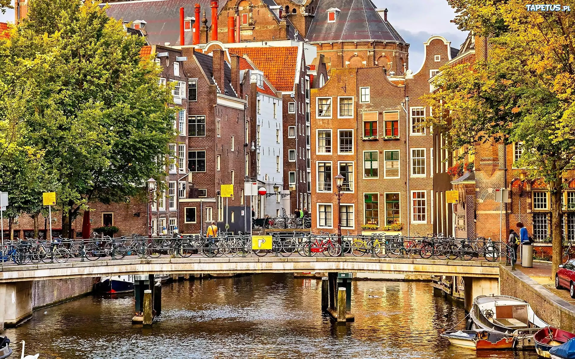 Amsterdam, Kamienice, Kanał, Łódki, Most, Rowery