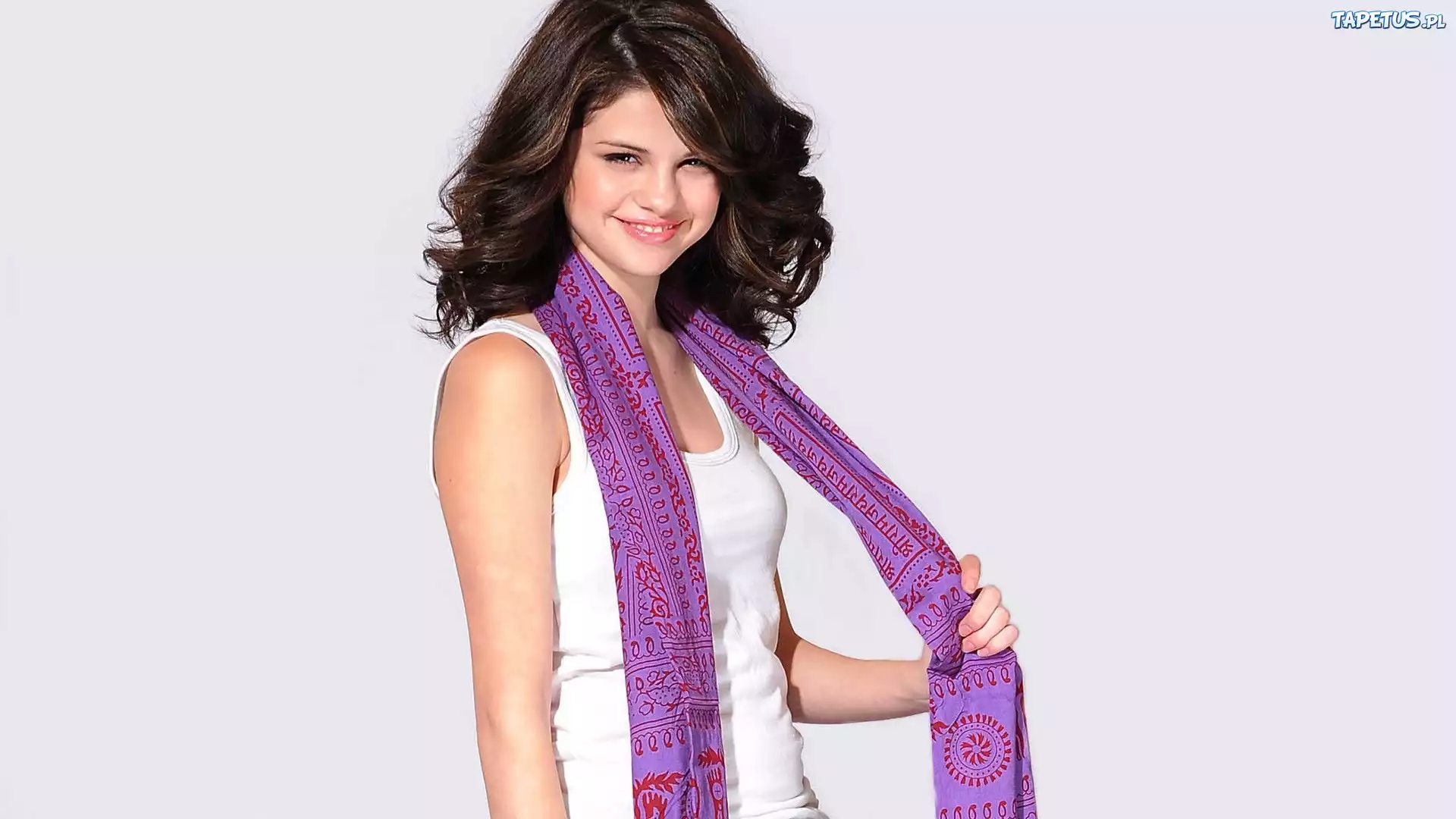 Uśmiechnięta, Selena Gomez, Szalik