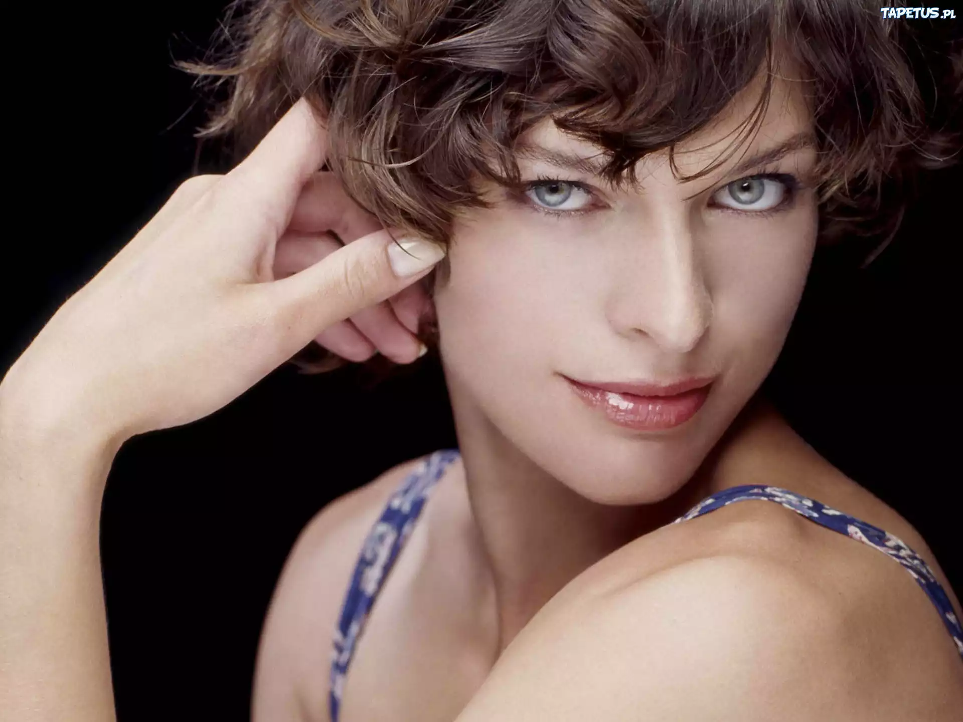 Milla Jovovich, Spojrzenie