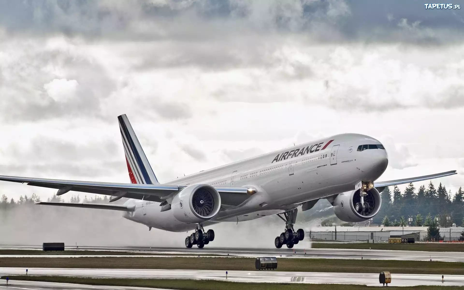 Boeing, 777, Lotnisko