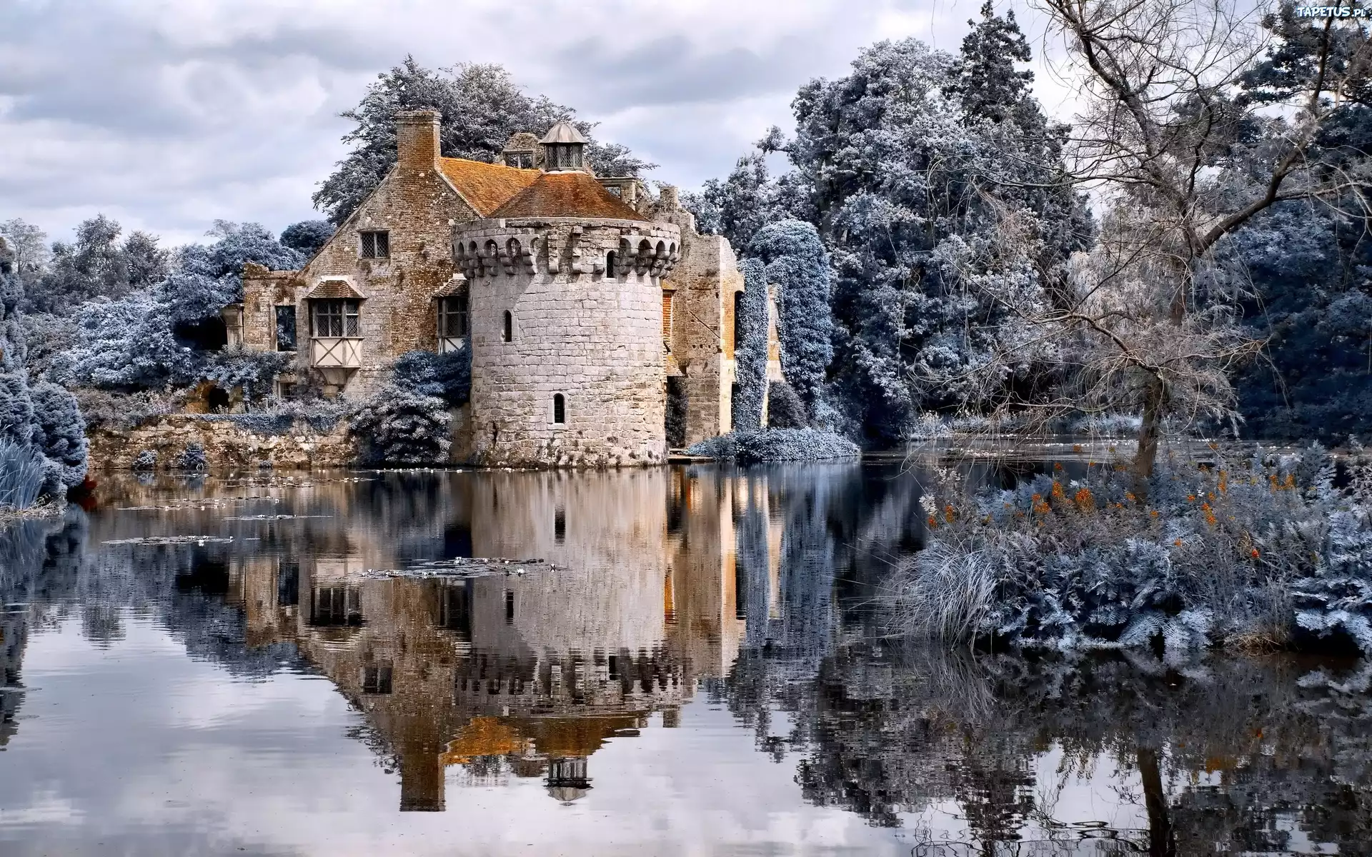 Dworek Scotney, Scotney Castle, Hrabstwo Kent, Anglia, Rzeka Bewl, Zima, Szron