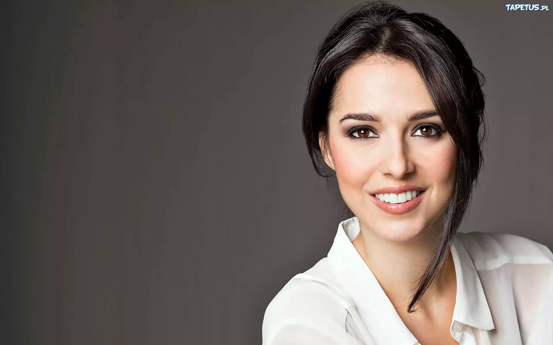 Cristina Brondo, Aktorka, Uśmiech