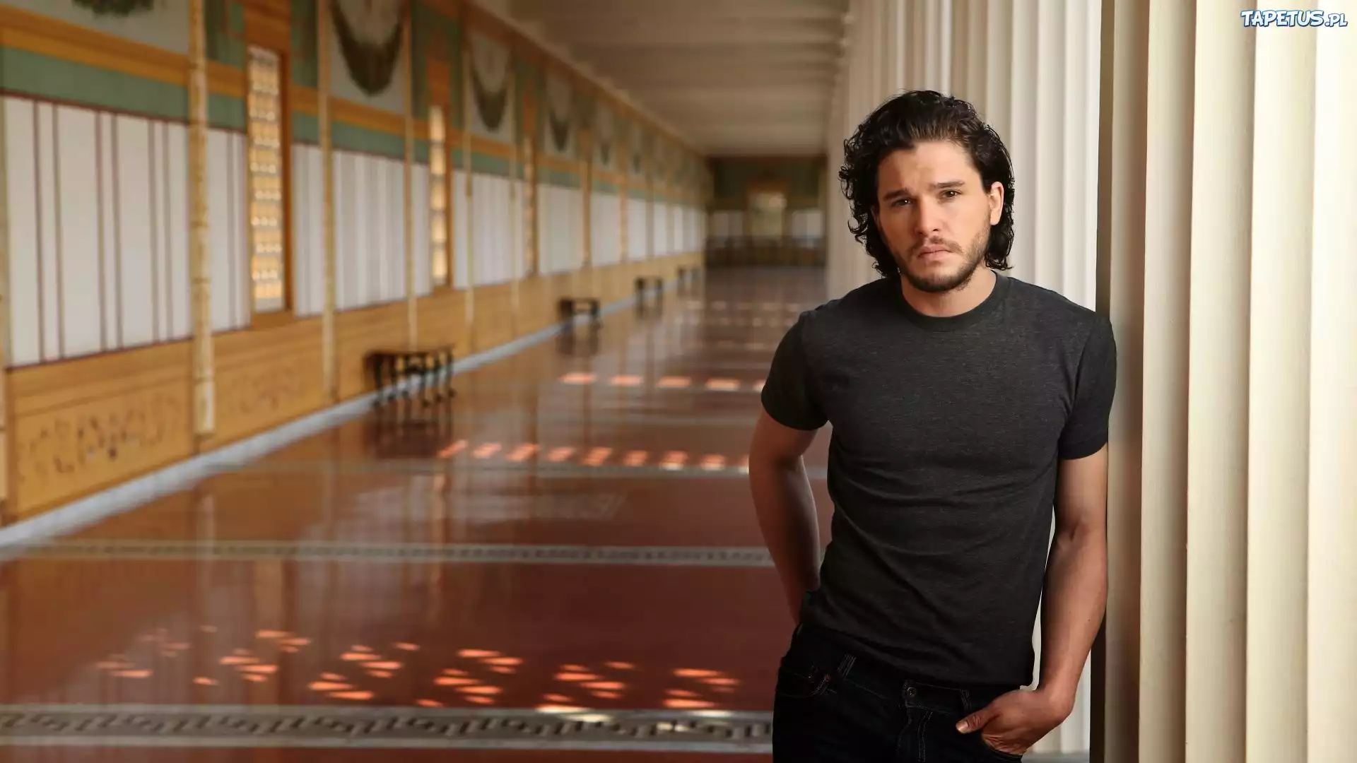 Aktor, Kit Harington, Wnętrze