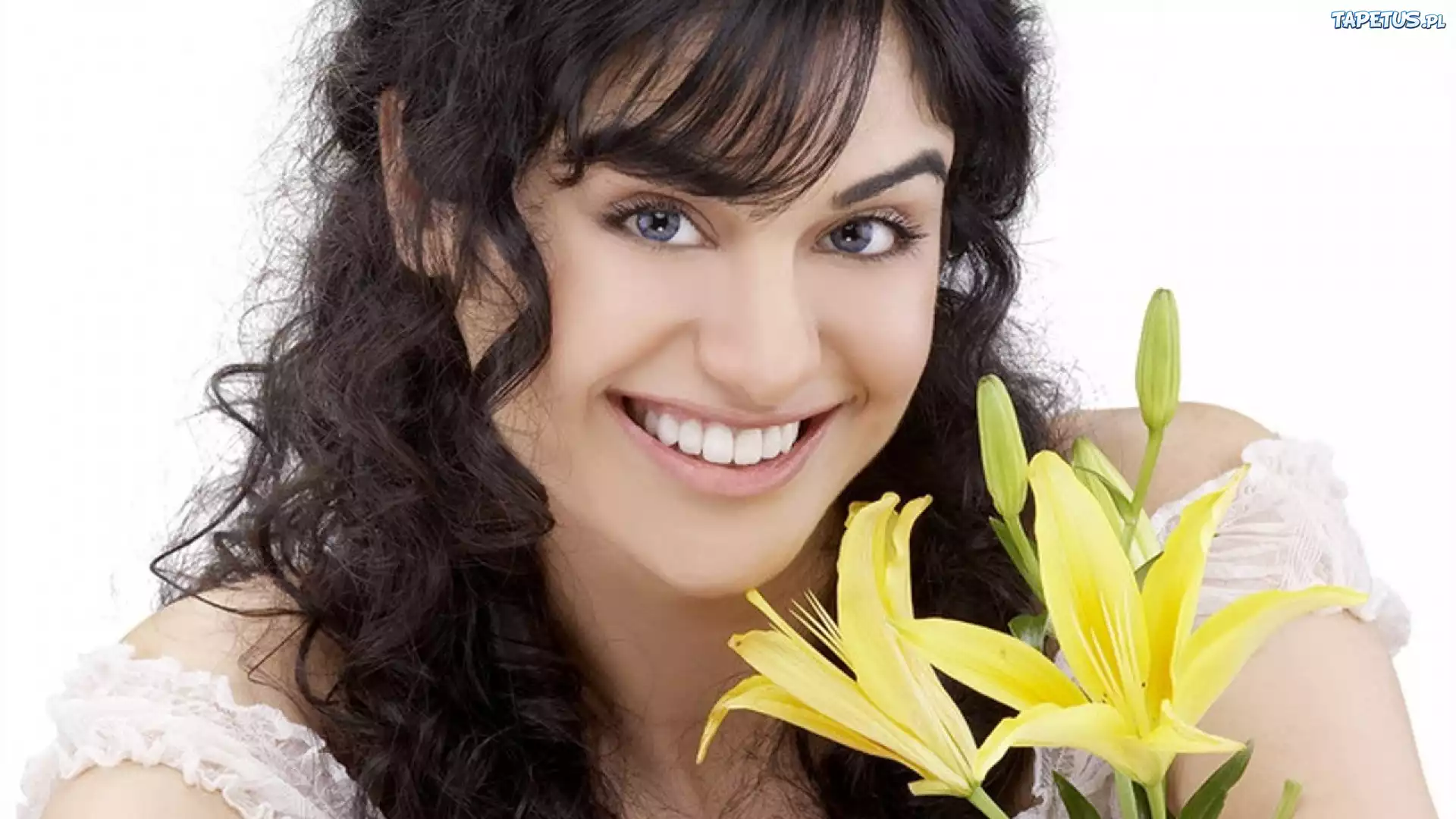 Adah Sharma, Uśmiech, Lilie