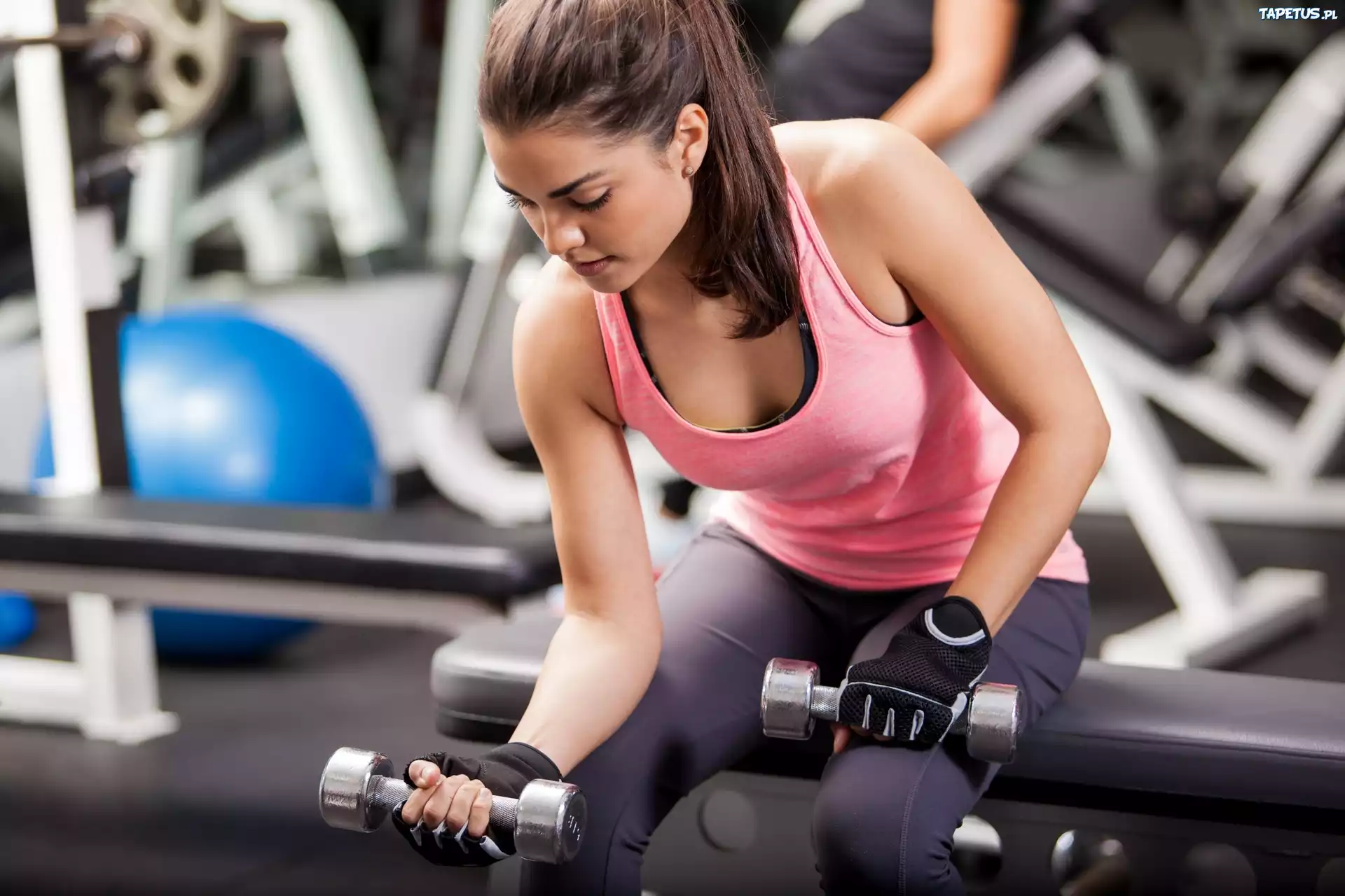Dziewczyna, Siłownia, Hantle, Ławeczka, Fitness, Sport
