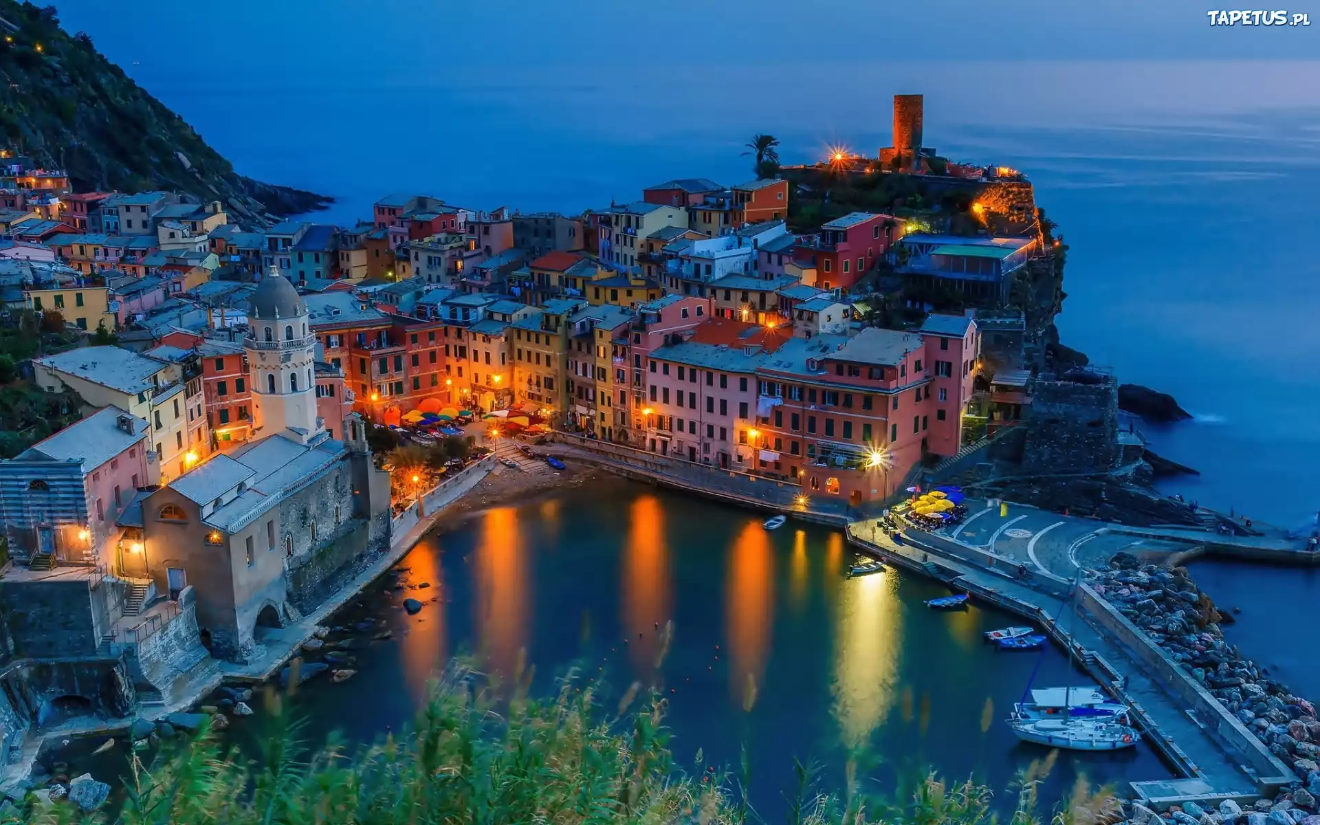 Miasteczko Vernazza, Zatoka, Morze, Włochy, Noc