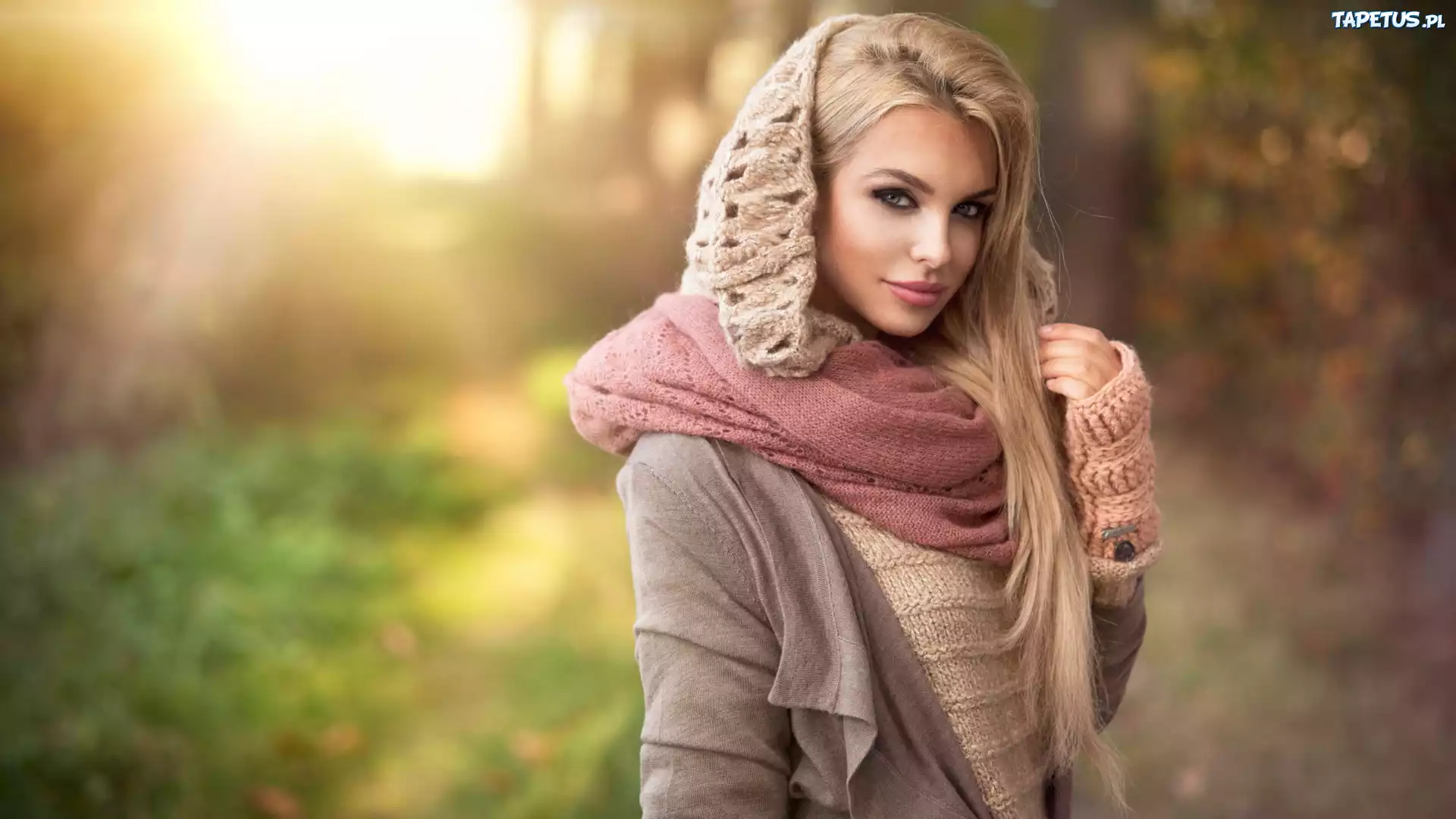 Blondynka, Szal, Sweter, Makijaż, Monika Jaros