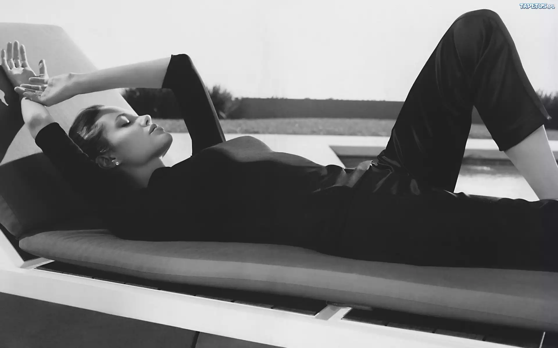 Kobieta, Angelina Jolie, Aktorka, Leżak, Basen, Czarno-Białe