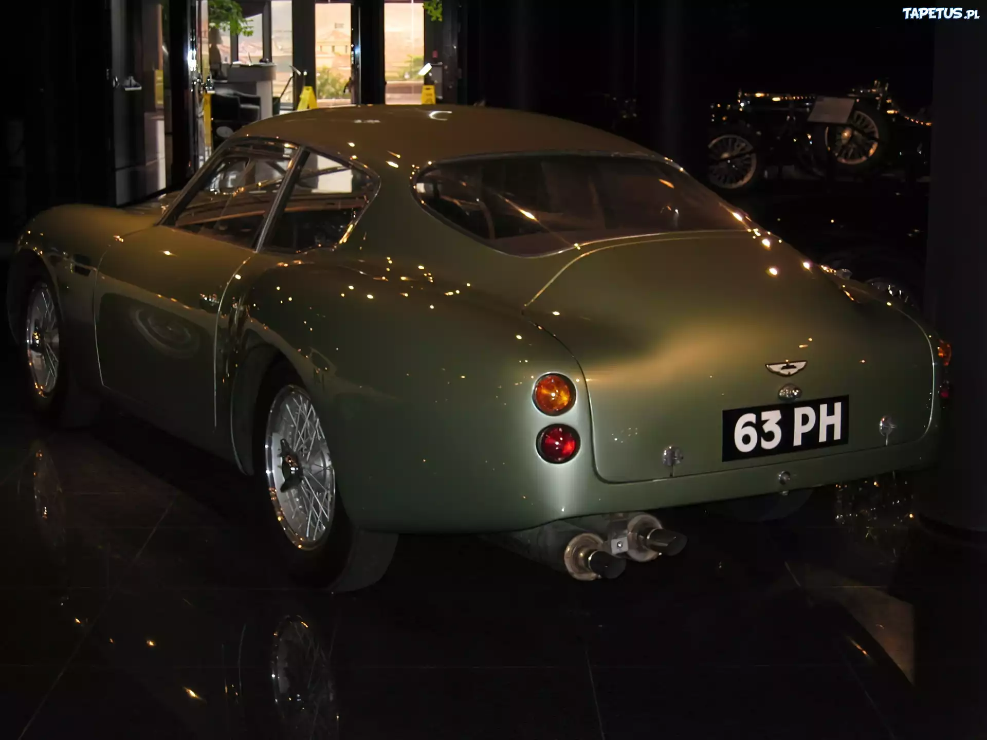 Aston Martin, koła ,światła, opony , bagażnik
