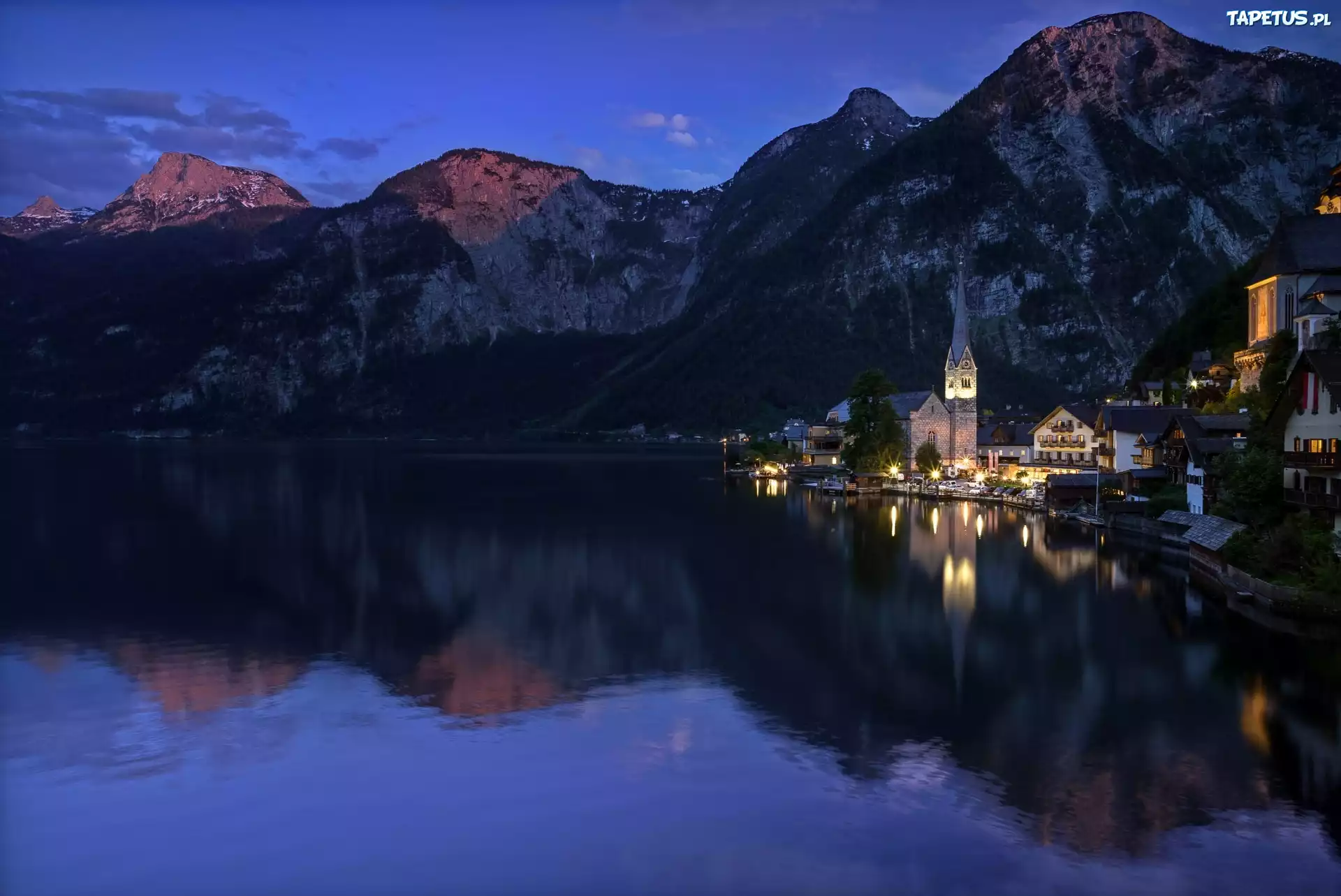 Hallstatt, Domy, Kościół, Jezioro, Góry, Noc