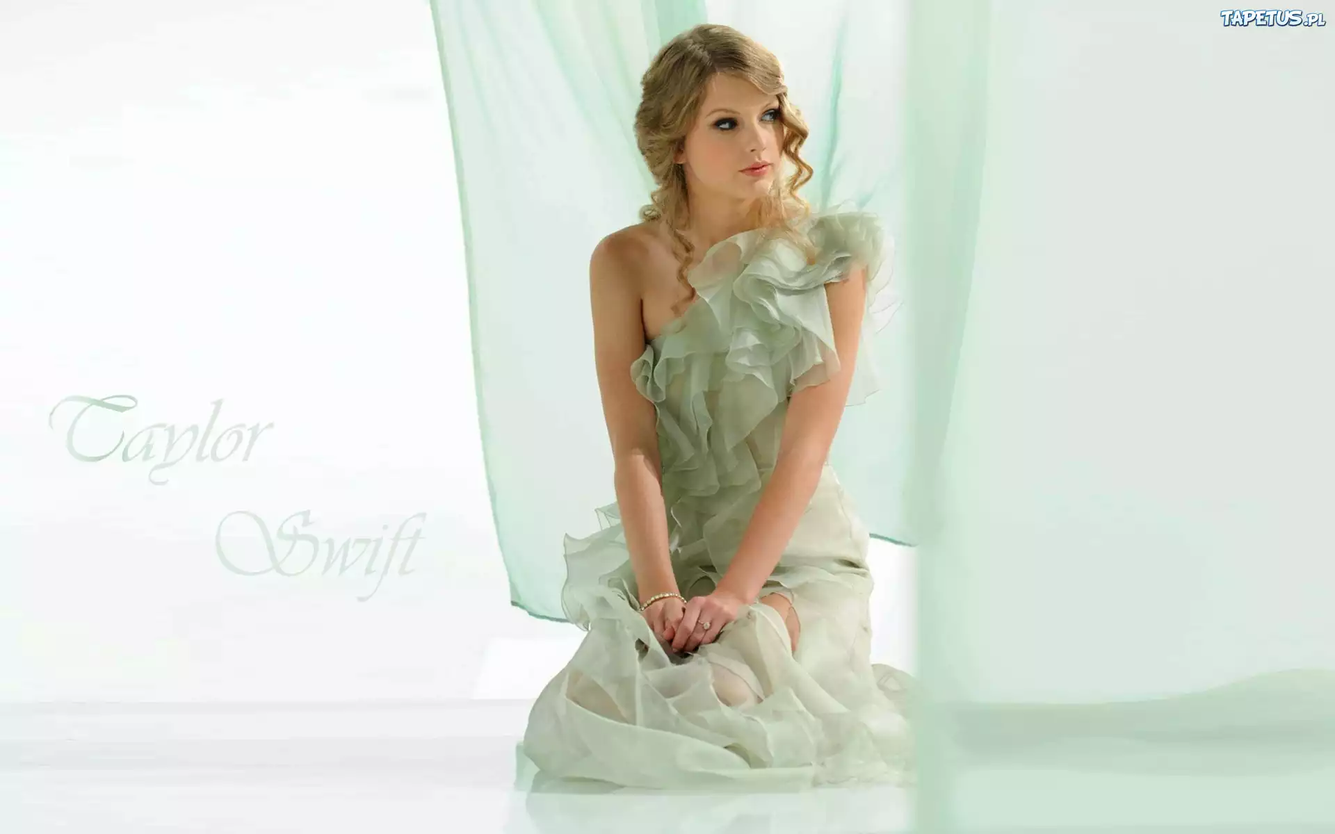 Kobieta, Taylor Swift, Piosenkarka, Blondynka, Makijaż, Sukienka, Napis