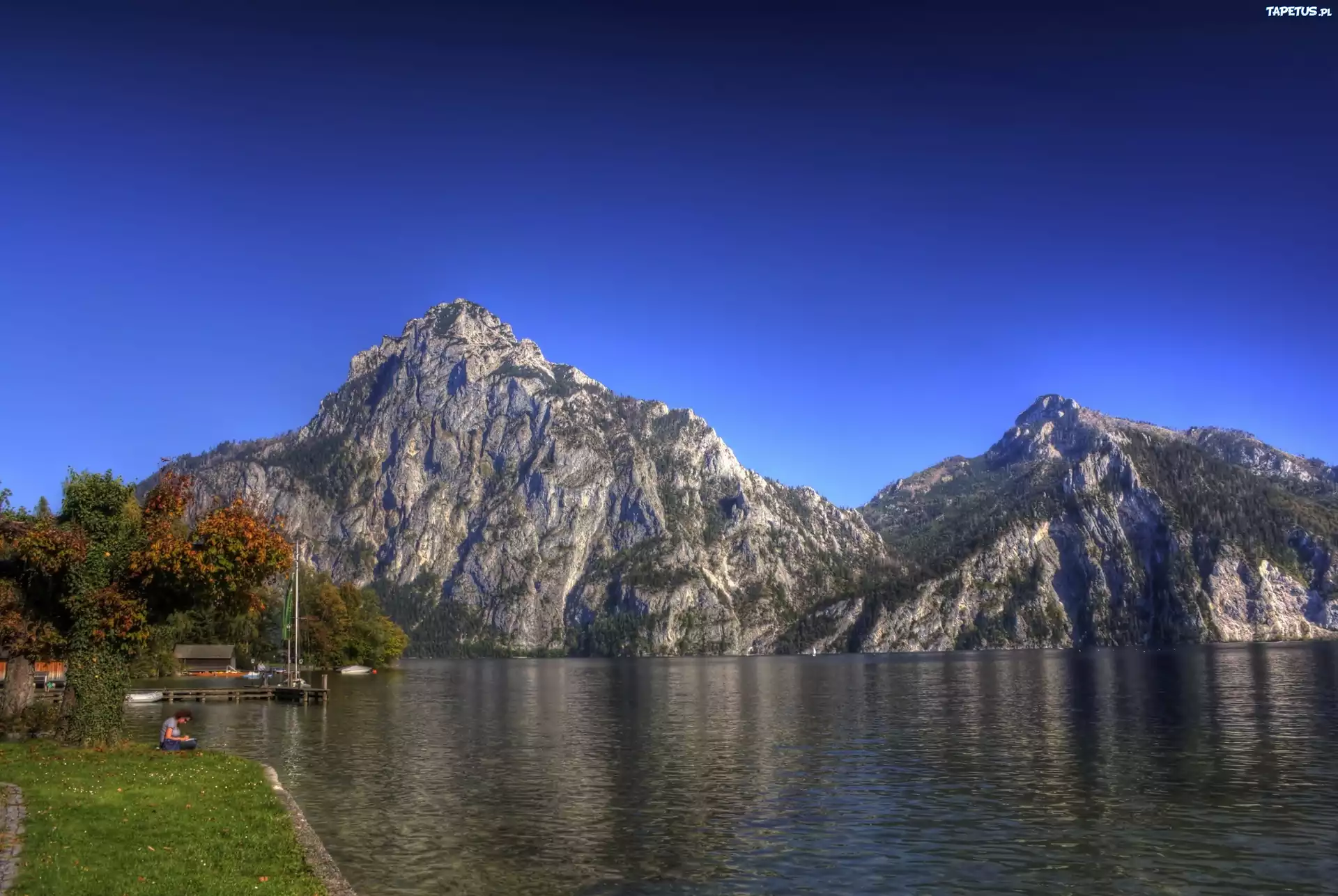 Góry, Jezioro, Austria, Drzewa, Domki, Kobieta, Łódź