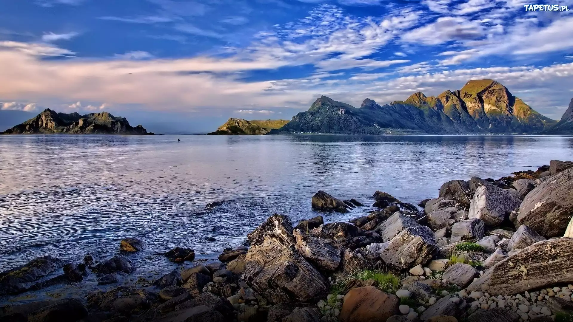 горы озеро берег mountains the lake shore бесплатно