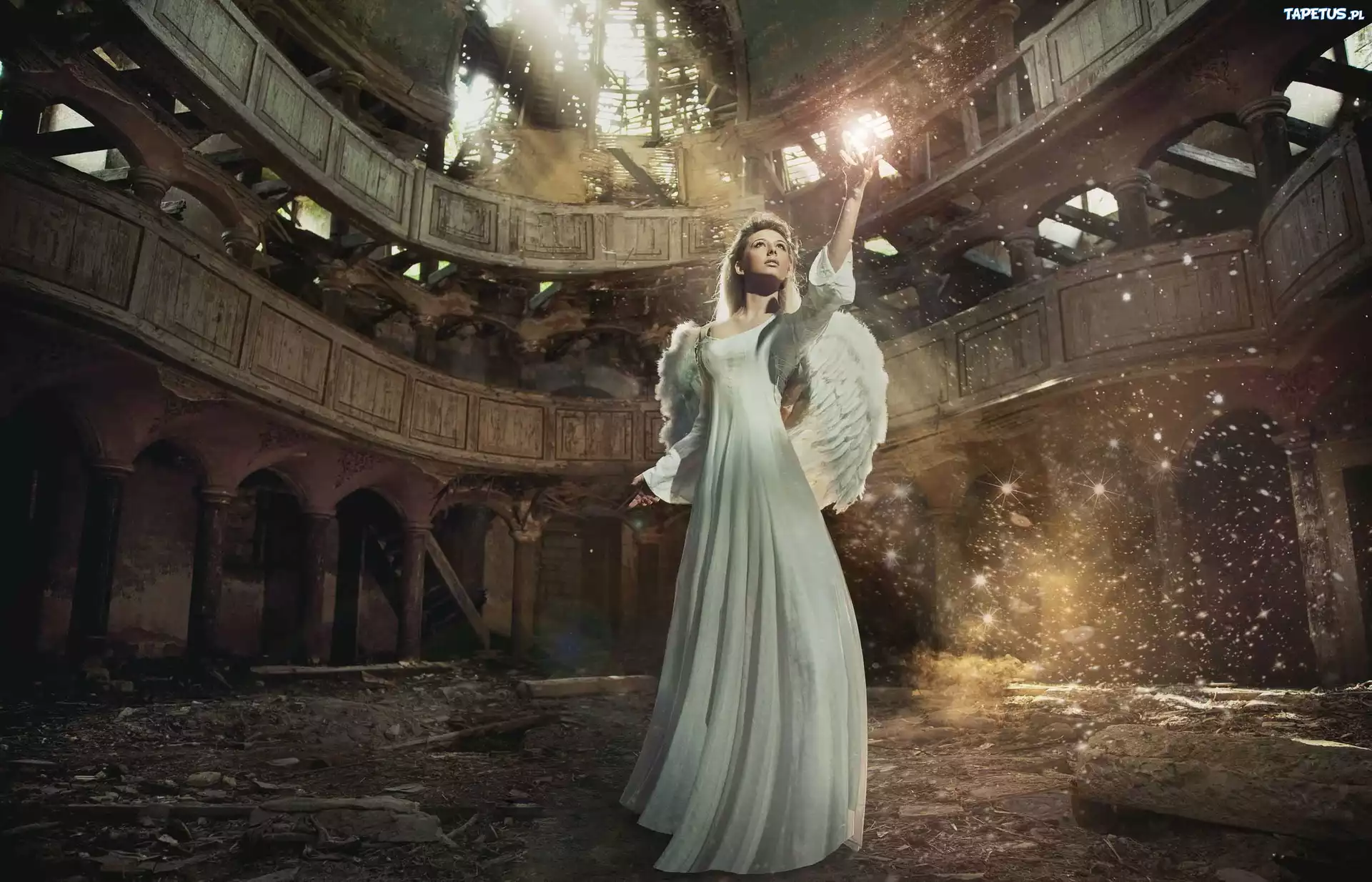 Kobieta, Biała Sukienka, Skrzydła, Stary Teatr, Poświata