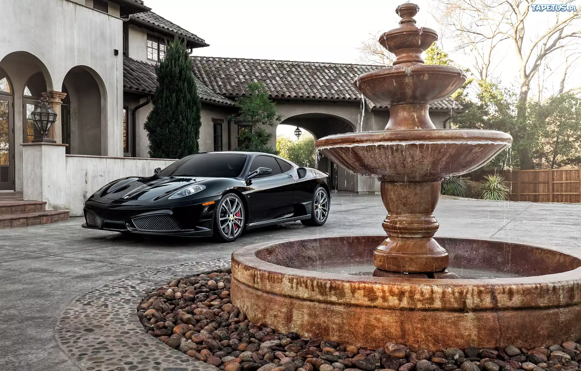Dworek, Czarne, Ferrari F430, Fontanna, Krzewy