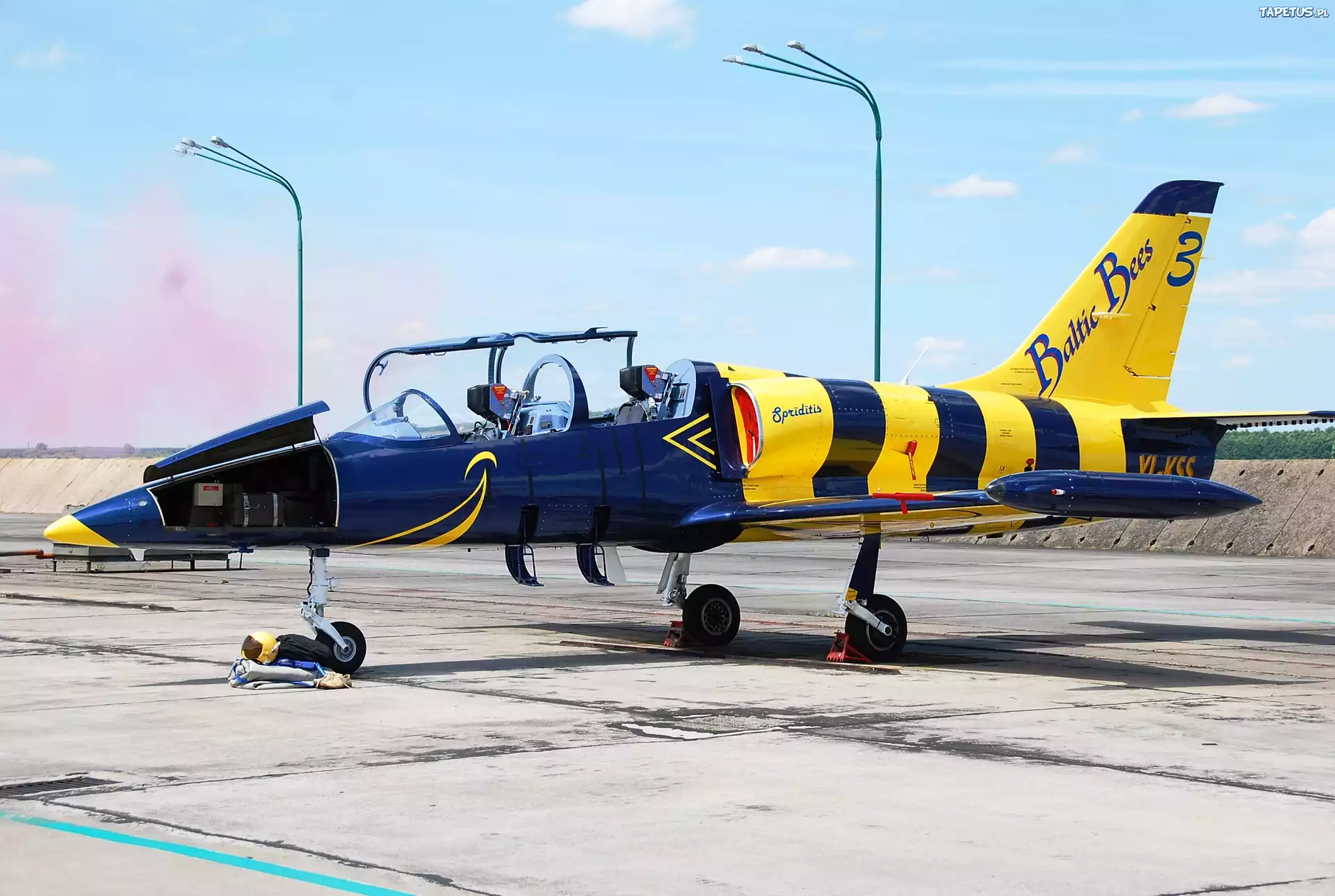 4 Aero L-39 Albatros