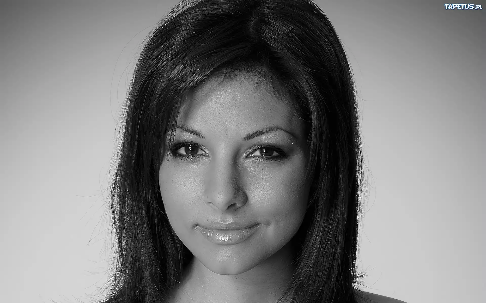 Brunetka, Uśmiech, Czarno, białe, Roxanne Pallett
