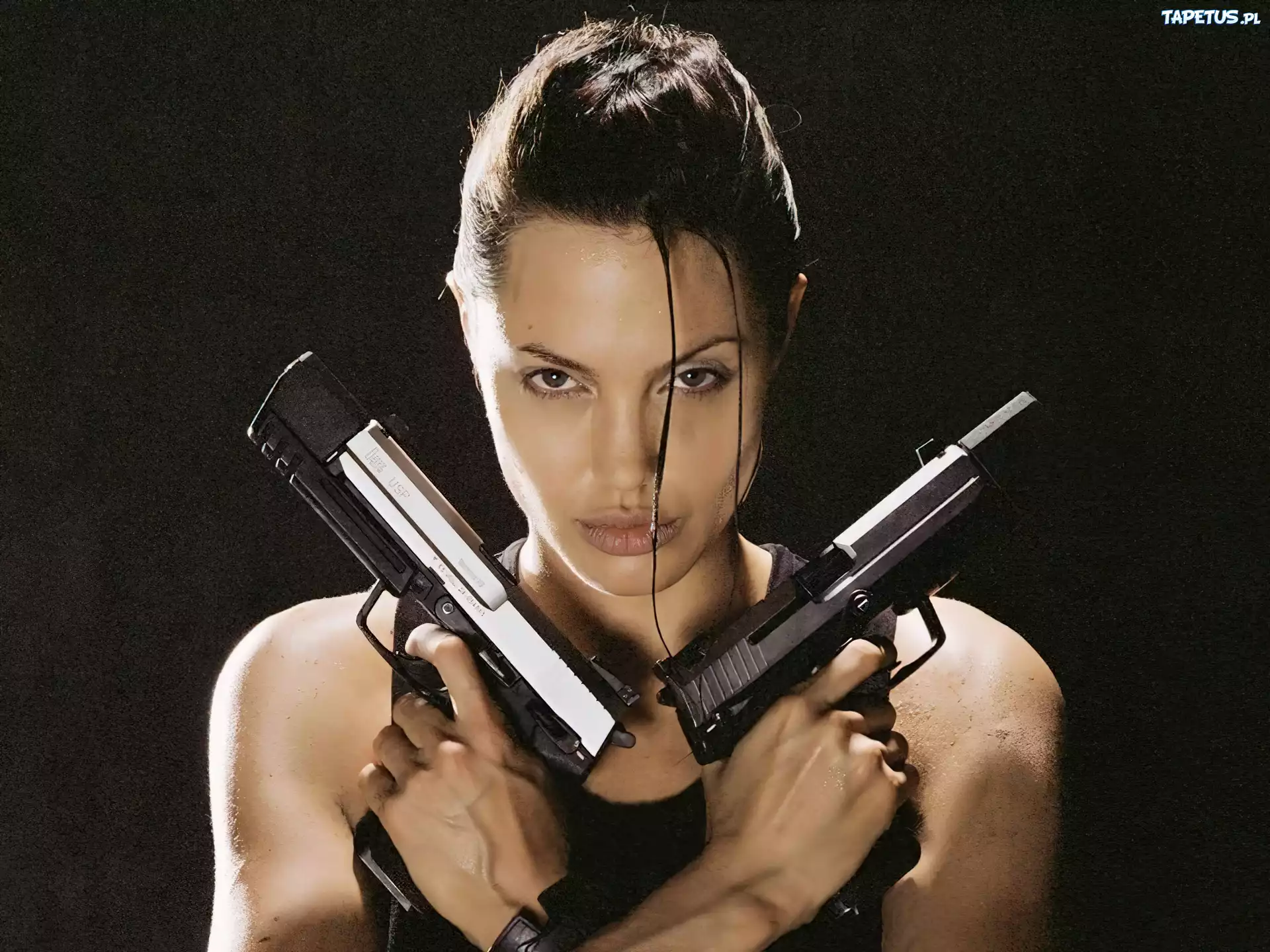 Angelina Jolie, pistolety