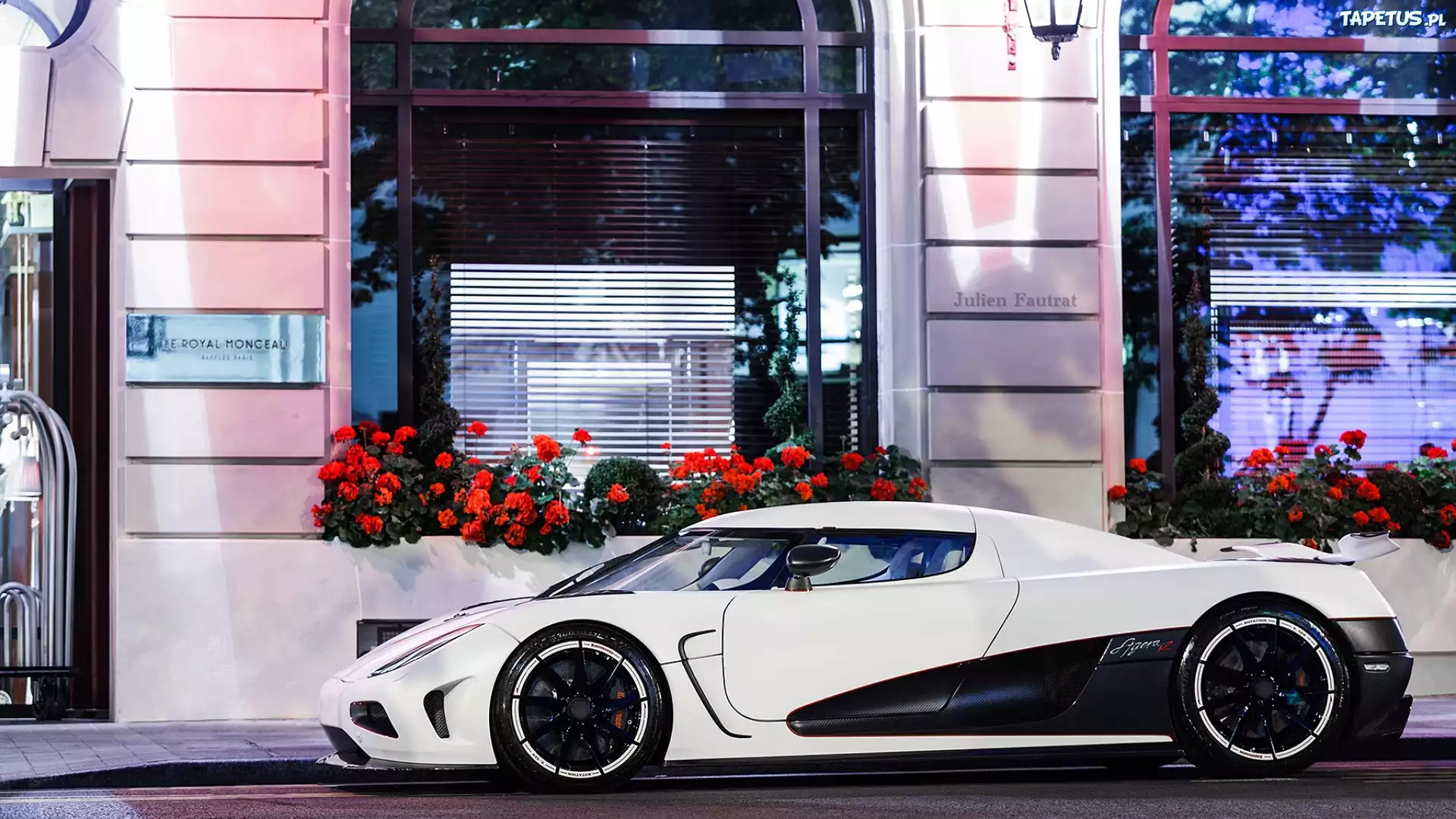Biały, Sportowy, Samochód, Koenigsegg, Agera, Dom, Kwiaty, Okna