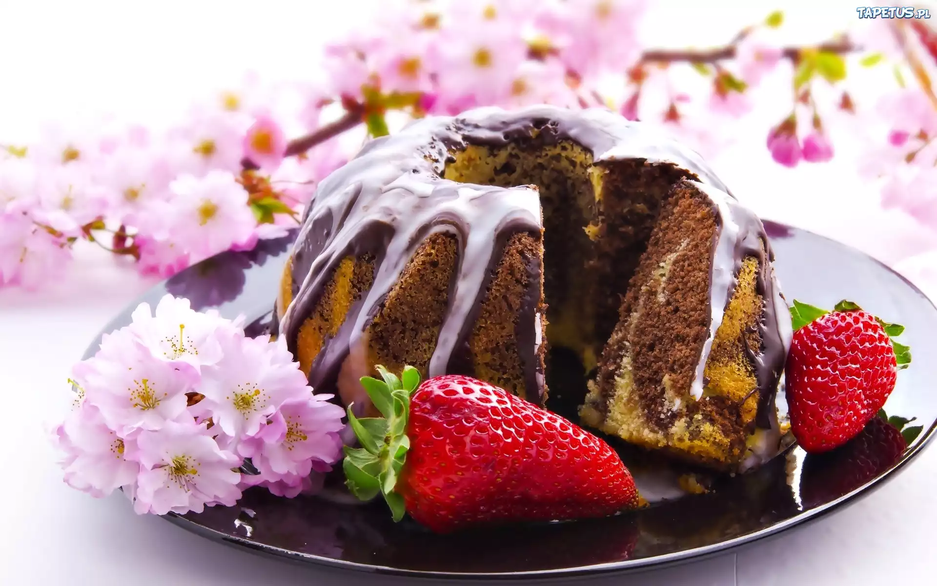 Ciasto, Babka, Lukier, Truskawki, Kwiaty