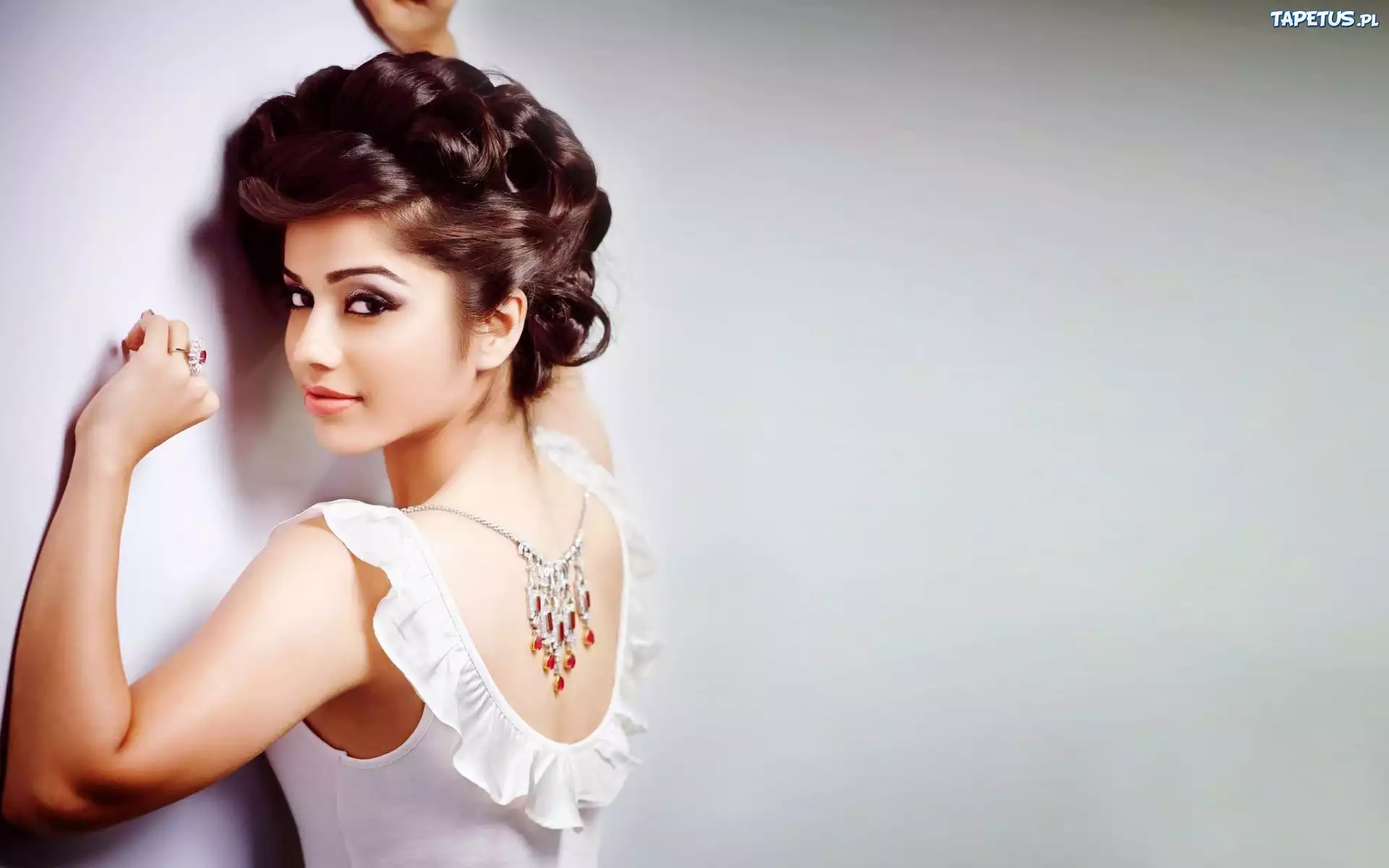 Brunetka, Ararnaa Bajpai, Biżuteria