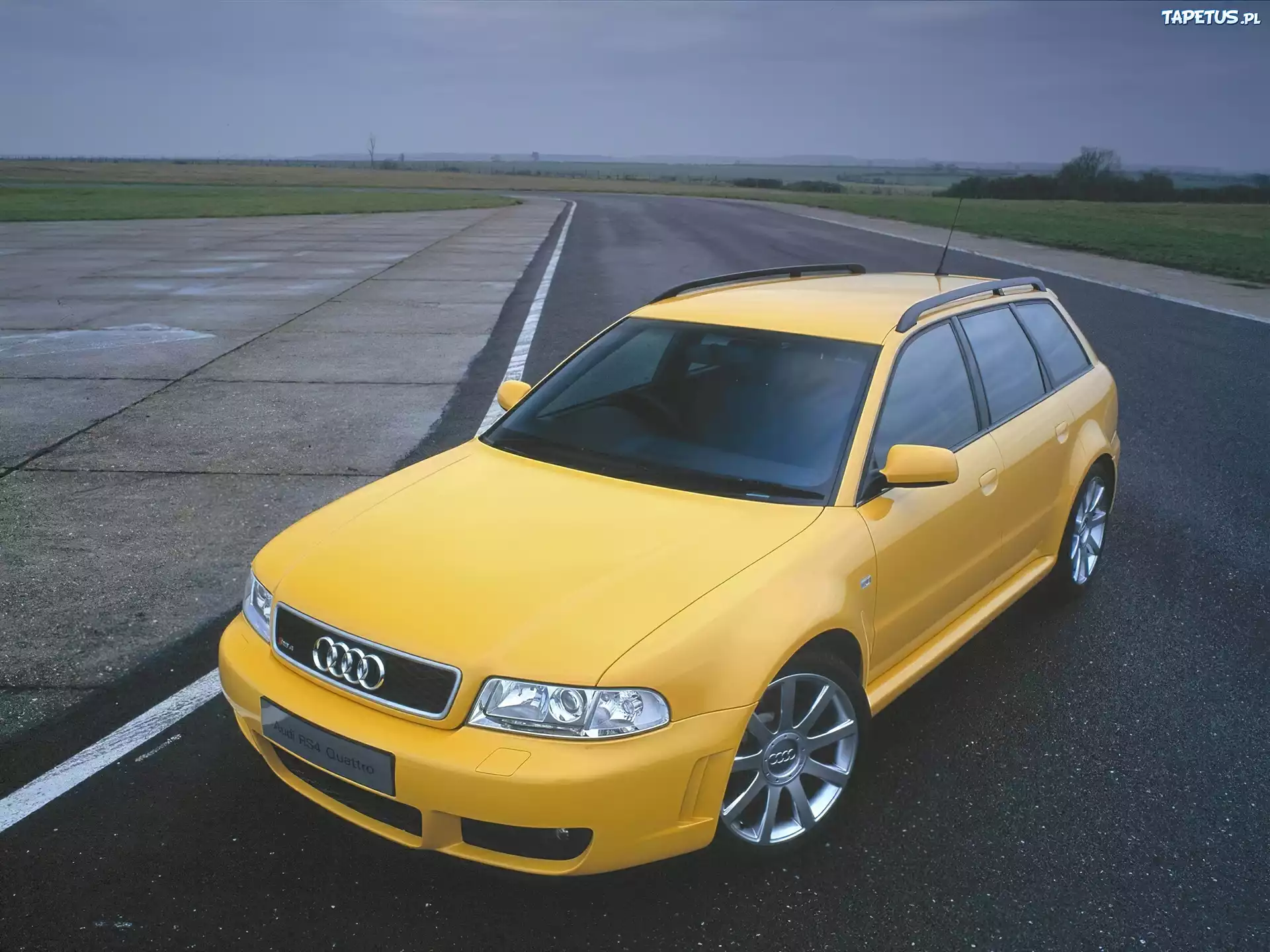 Żółte, Audi RS4