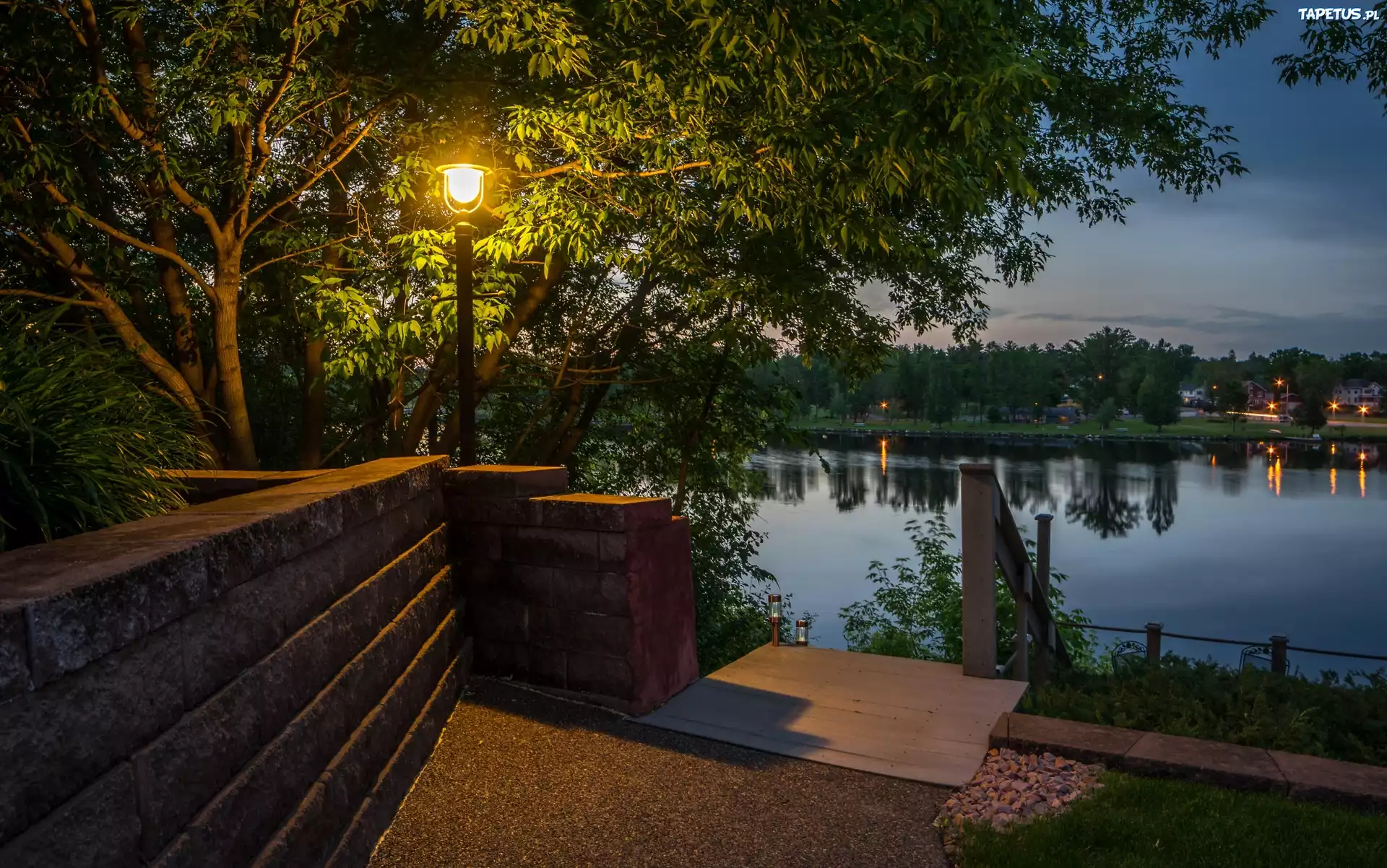 Park, Latarnia, Rzeka, Noc