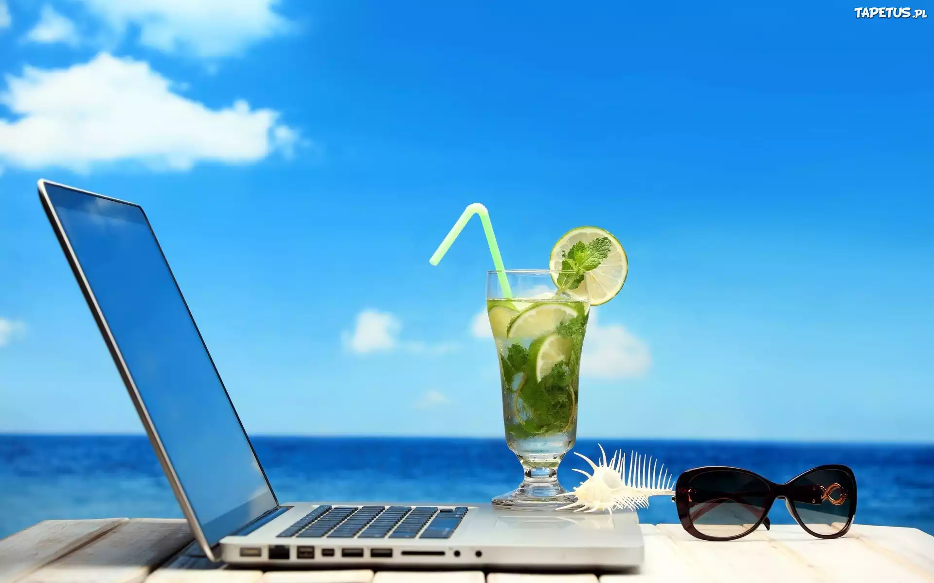 Laptop. Drink, Okulary, Morze, Lato