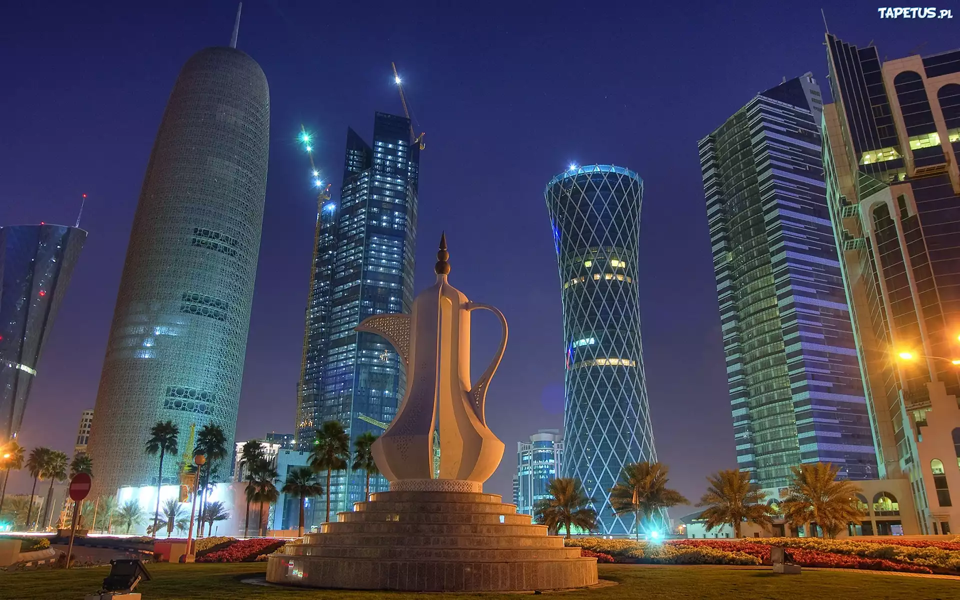 Katar, Doha, Drapacze Chmur, Pomnik, Palmy, Noc