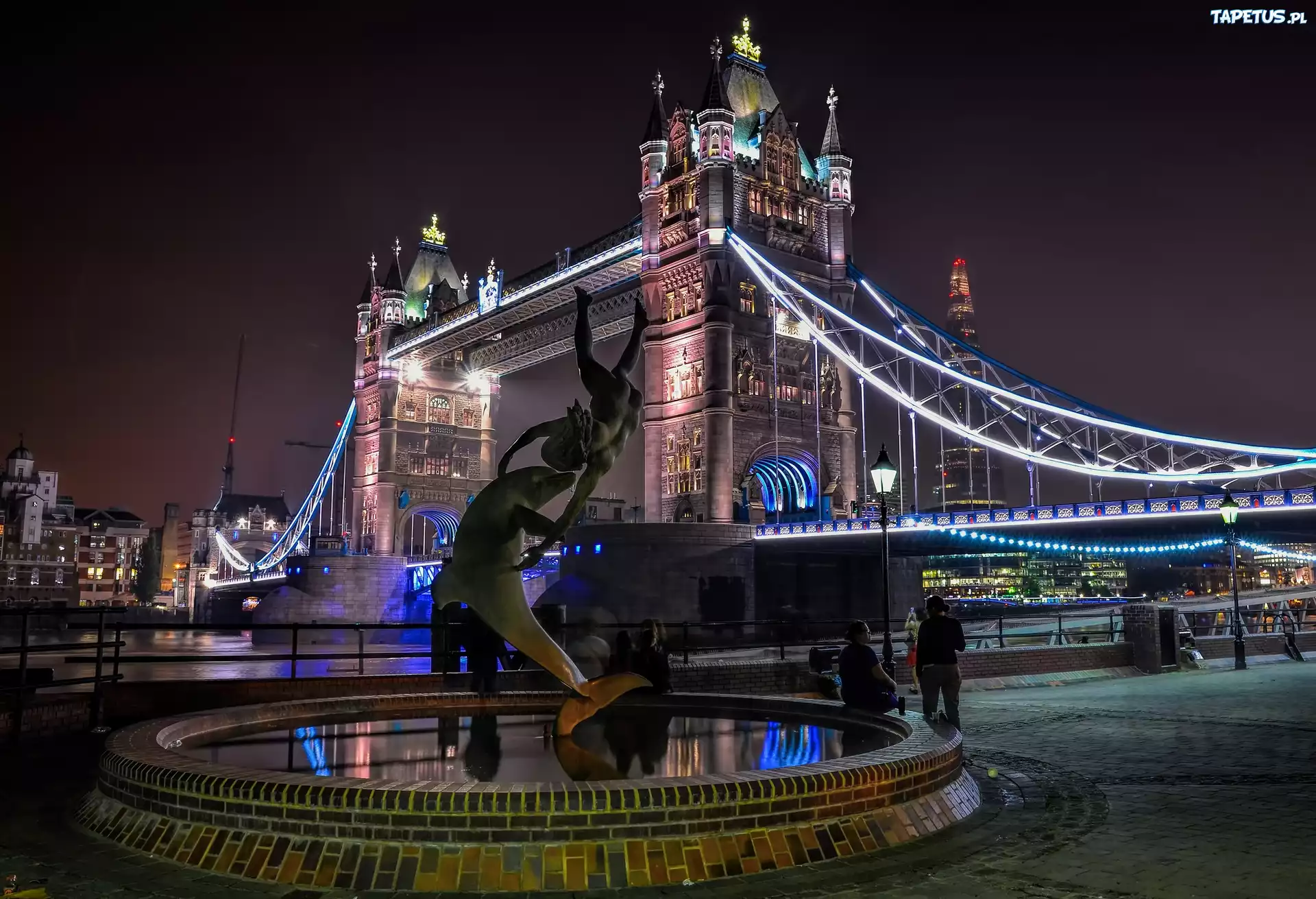 Girl with a Dolphin, statue, Tower Bridge, noc, Londyn