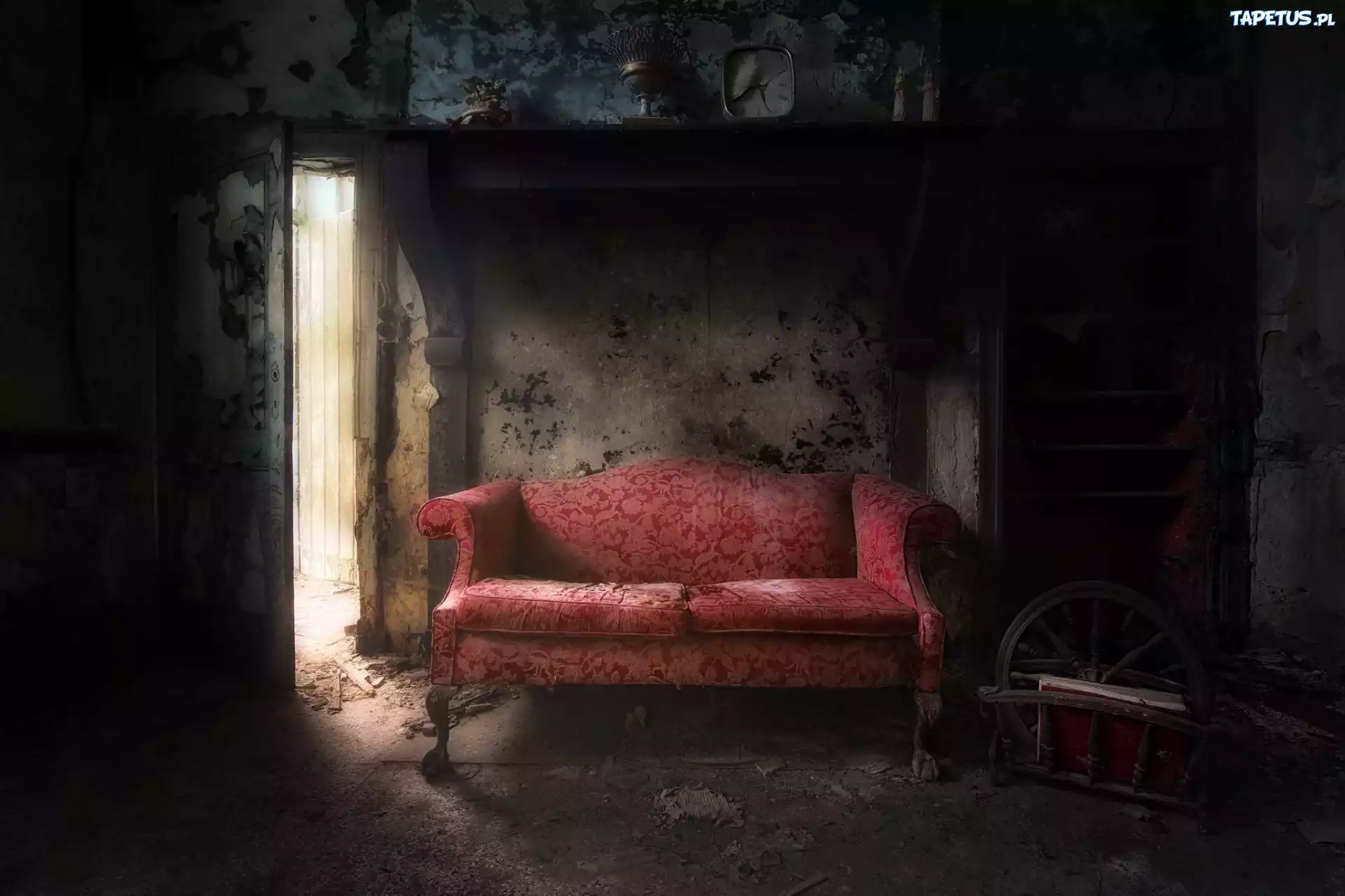 Czerwona, Sofa