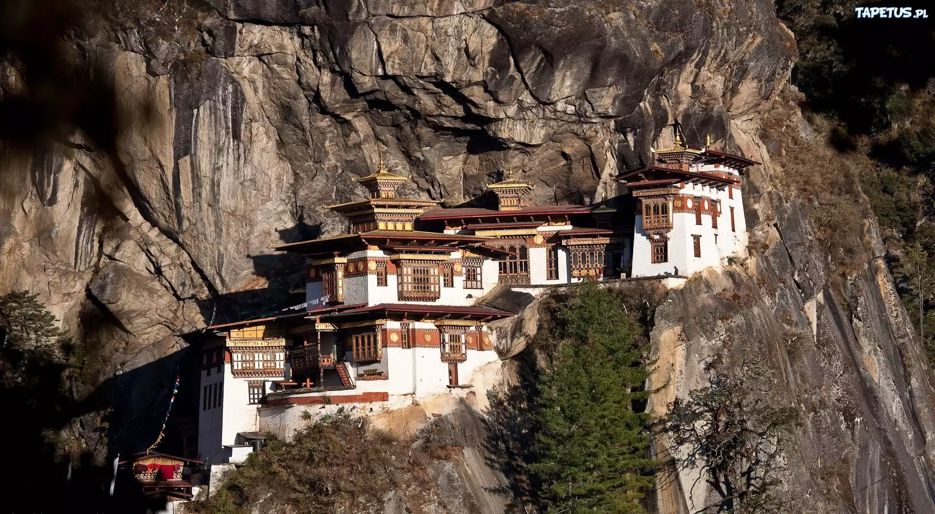 Bhutan, Skały, Świątynie