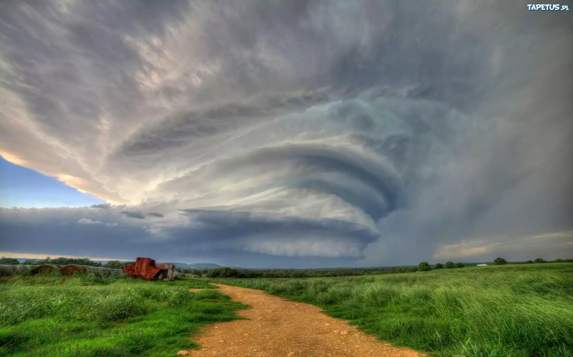 Tornado, Droga, Trawa
