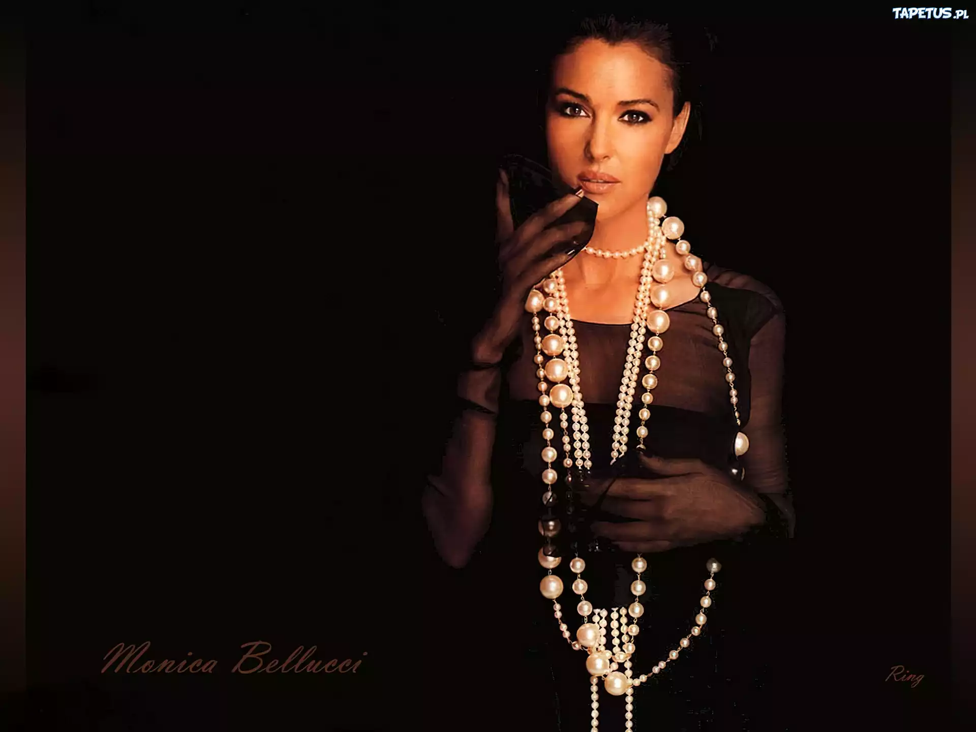 Monica Bellucci, Korale