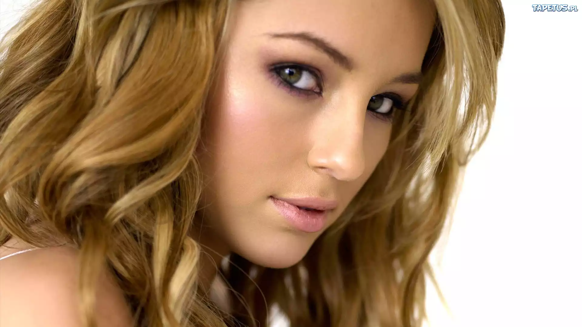 Keeley Hazell, Spojrzenie