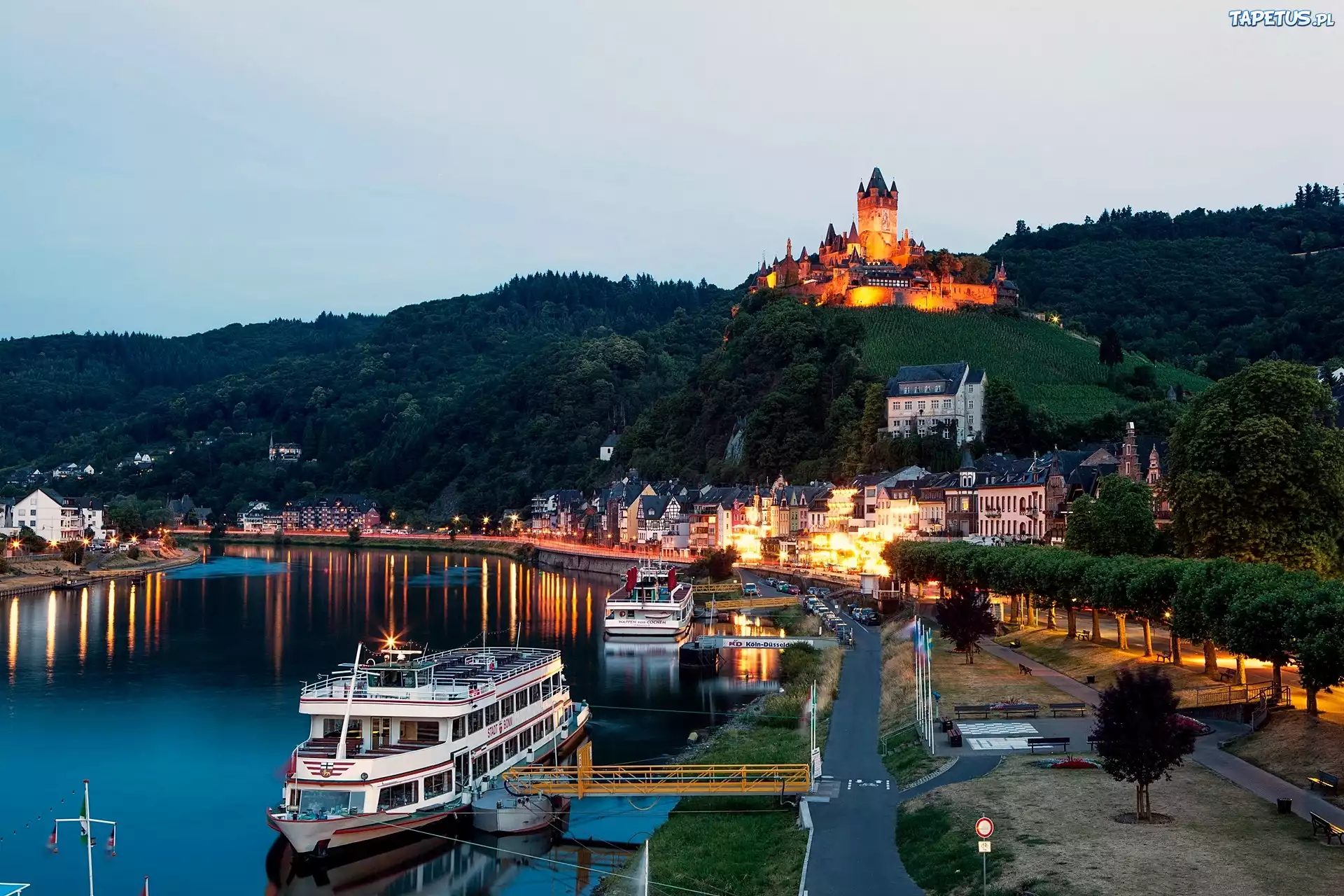 Oświetlony Zamek, Rzeka, Statki Wycieczkowe, Cochem, Niemcy