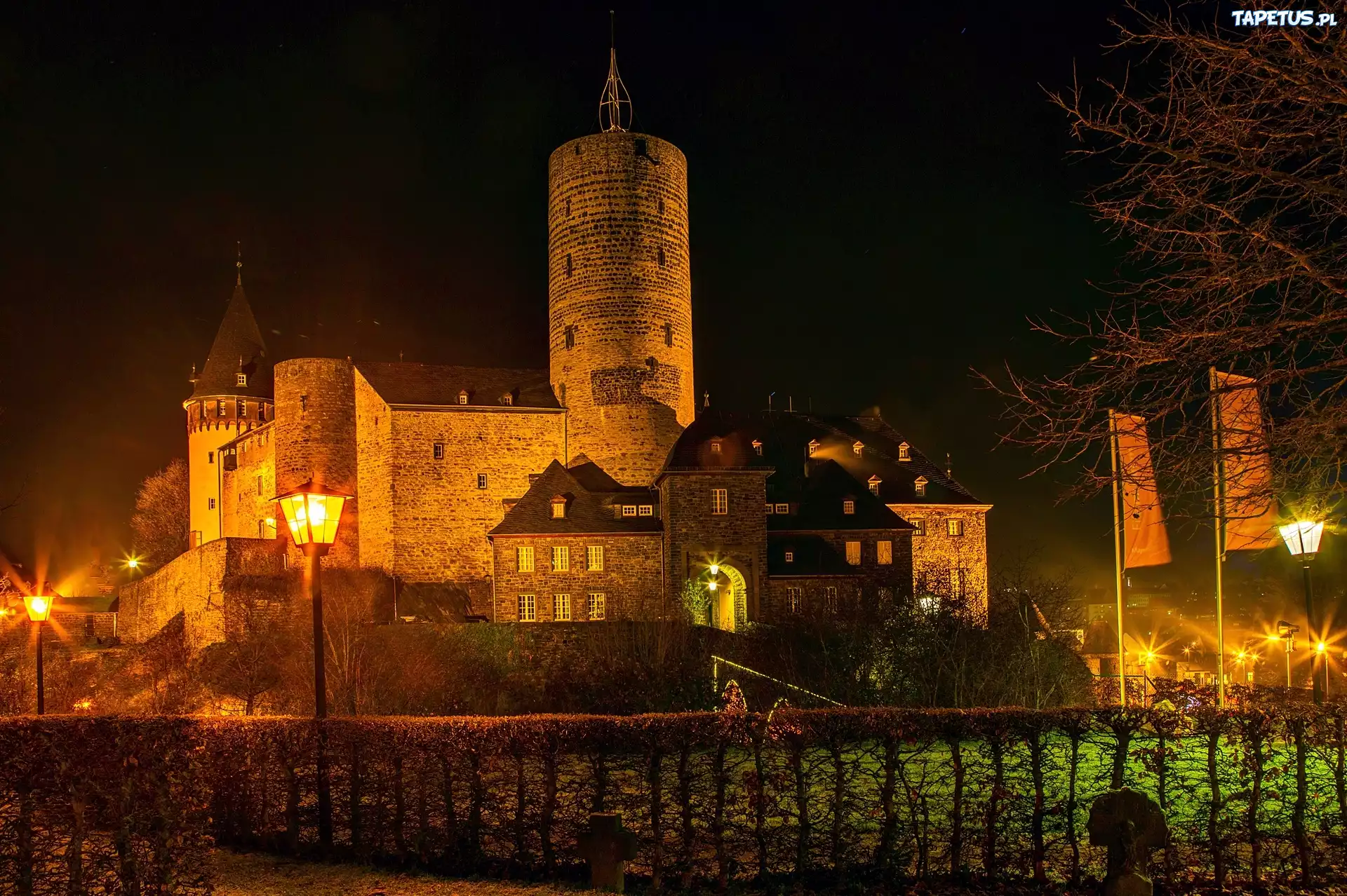 Oświetlony, Zamek