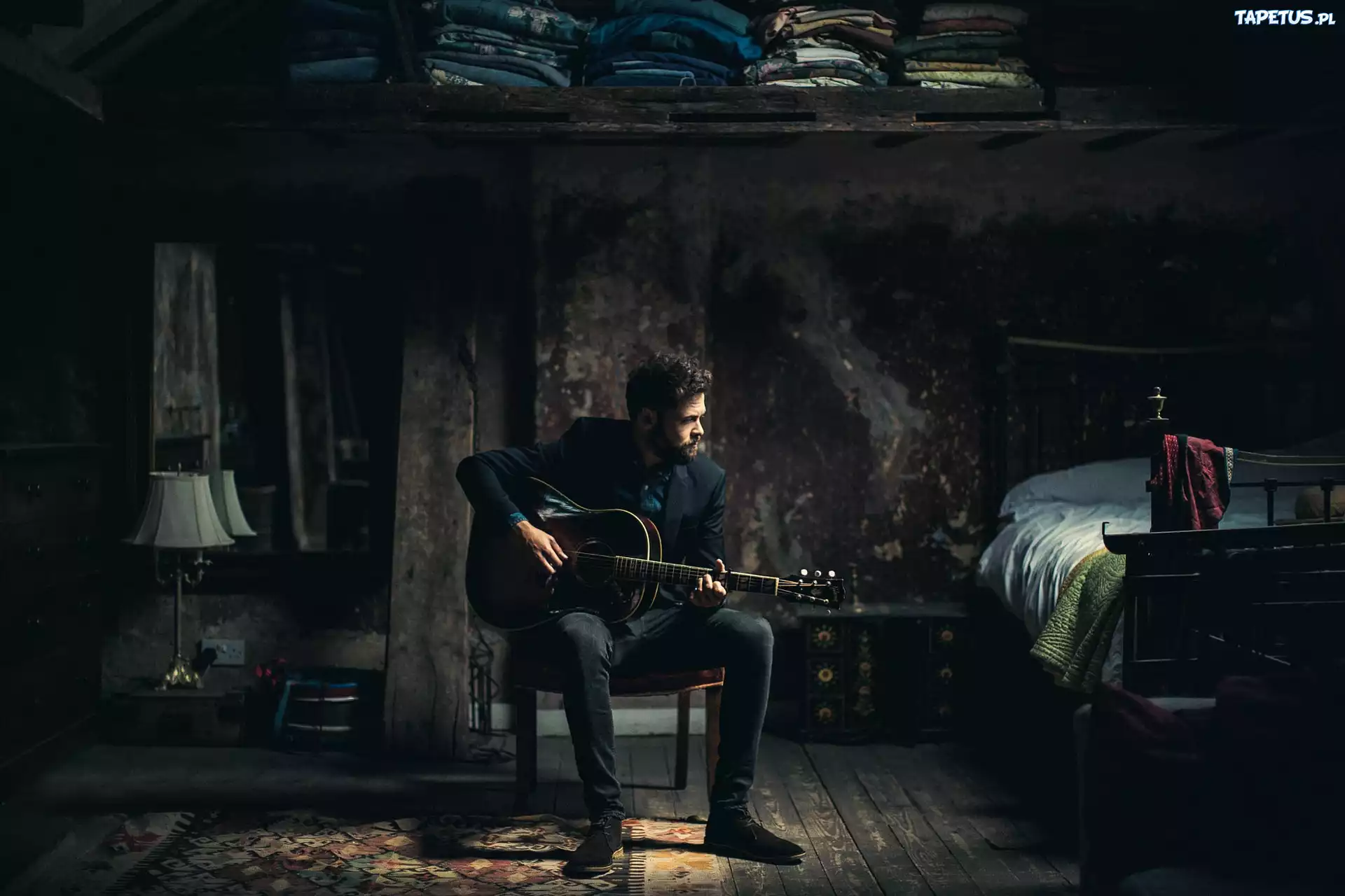 Mike Rosenberg, Piosenkarz, Gitara, Wnętrze