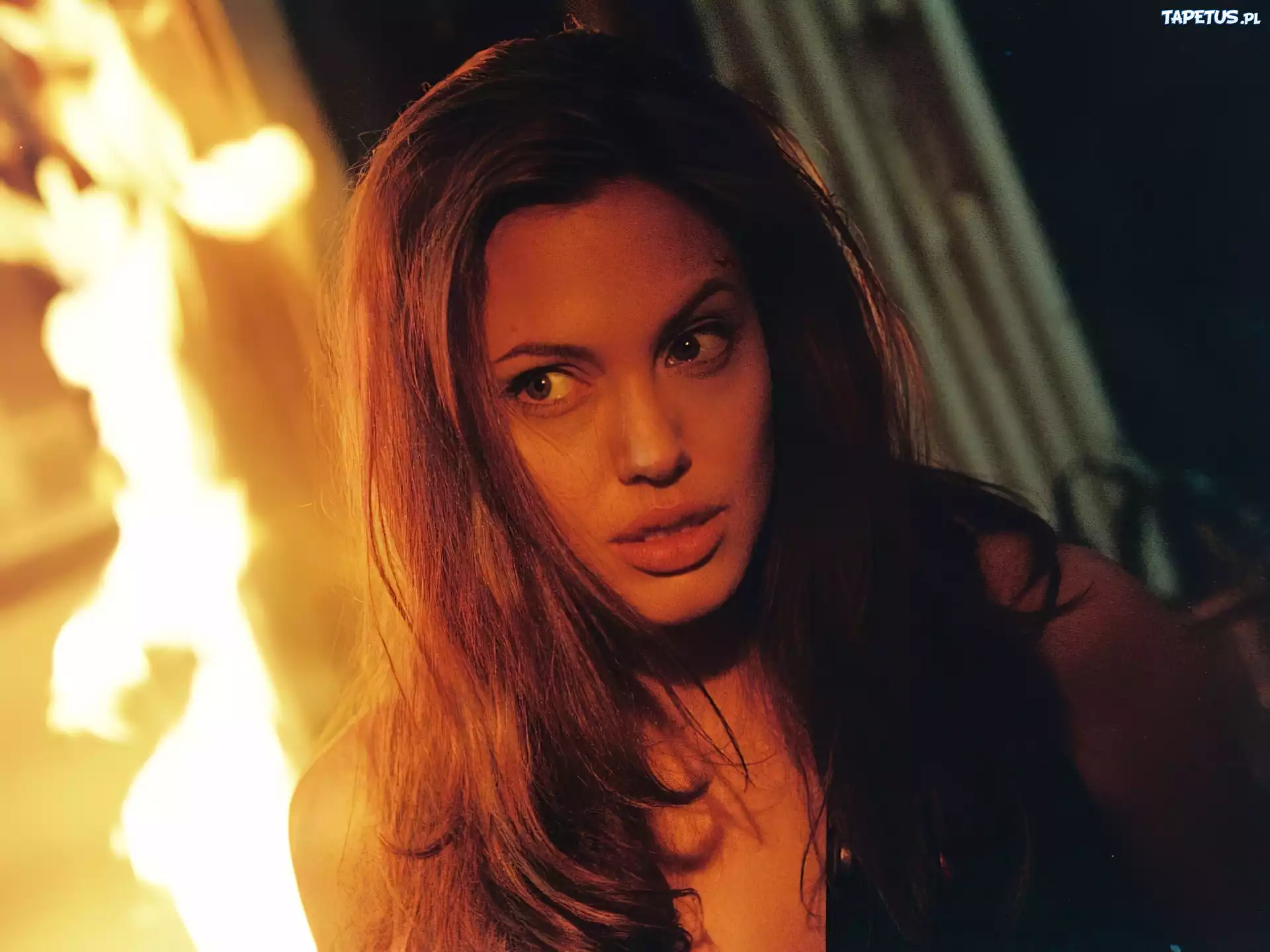 Angelina Jolie, długie włosy