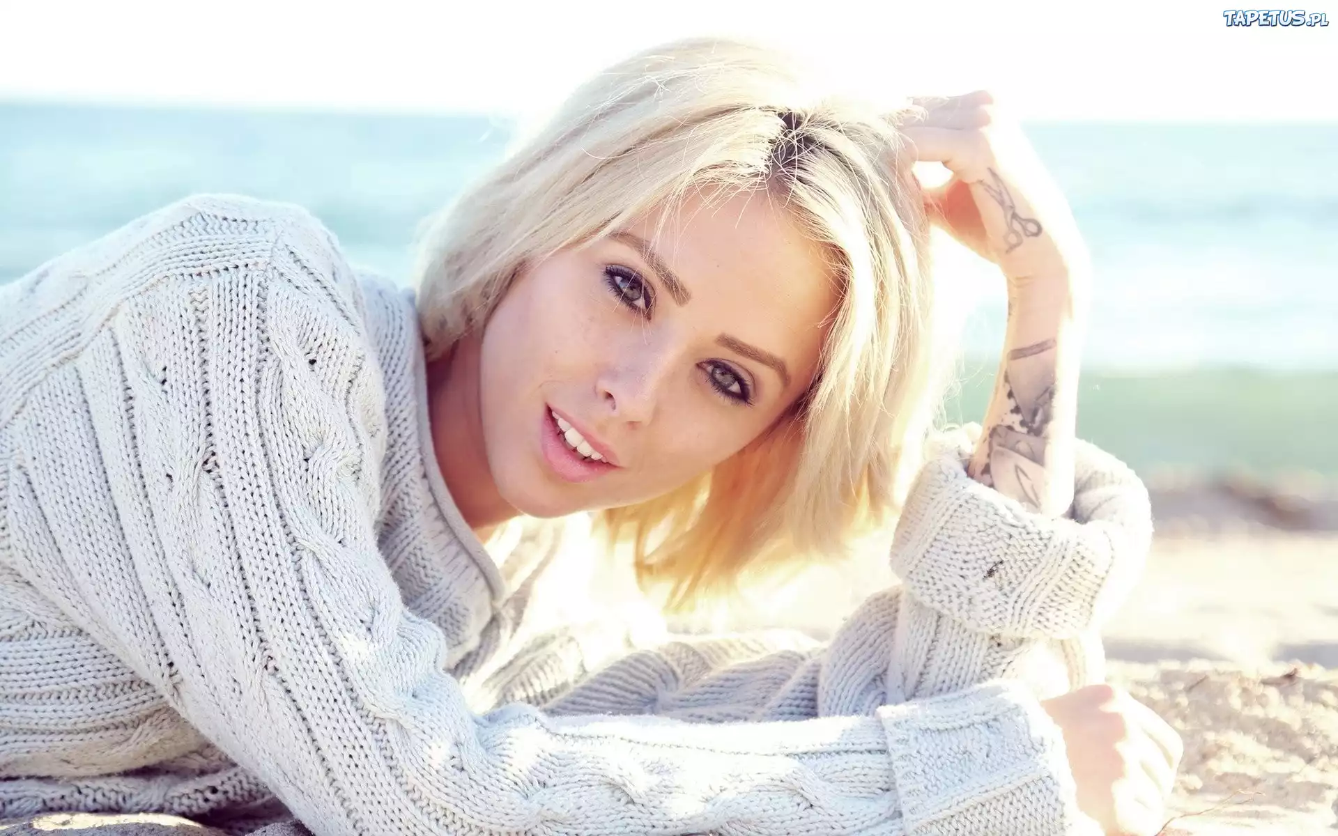 Uśmiechnięta, Blondynka, Tatuaż, Alysha Nett