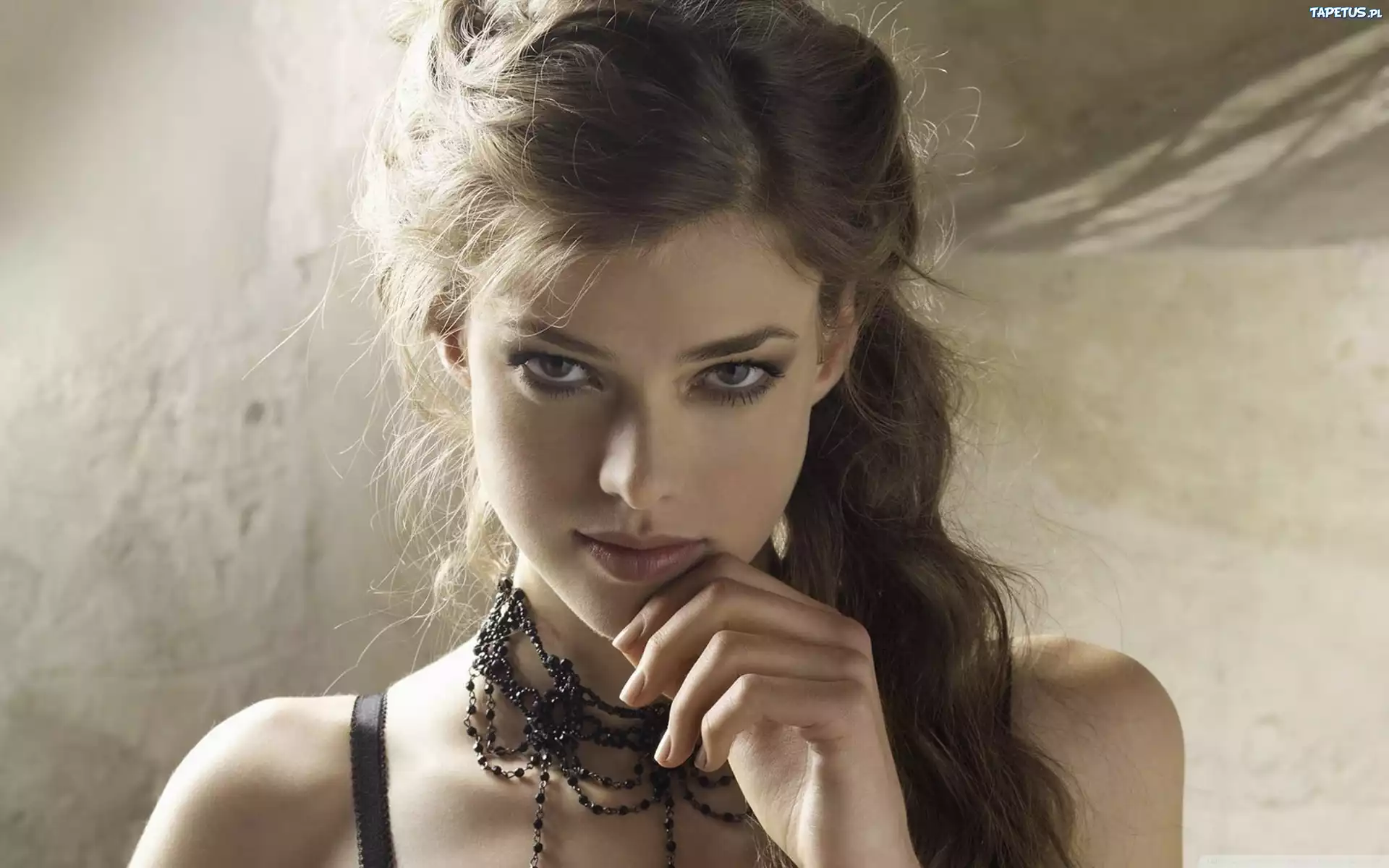 Julia Saner