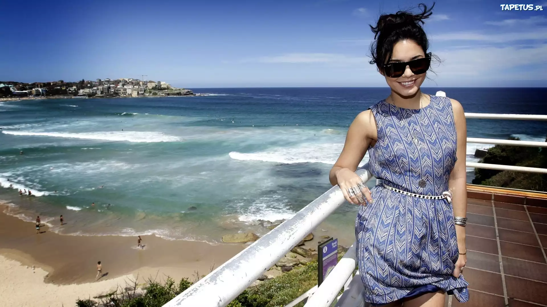 Uśmiechnięta, Kobieta, Vanessa Hudgens, Aktorka, Modelka, Morze, Okulary