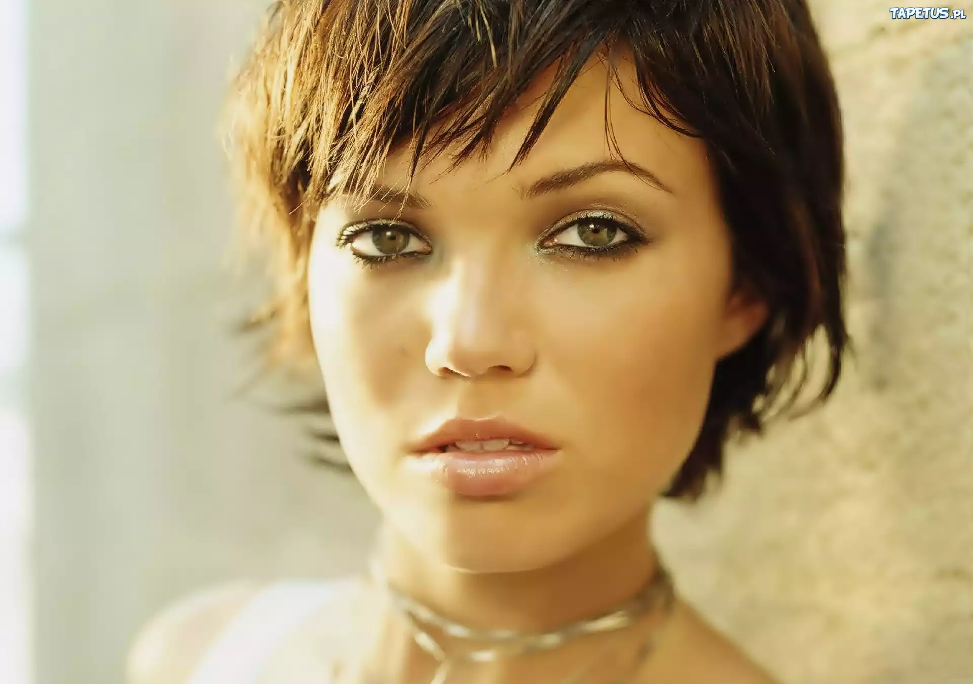 Twarzyczka, Mandy Moore