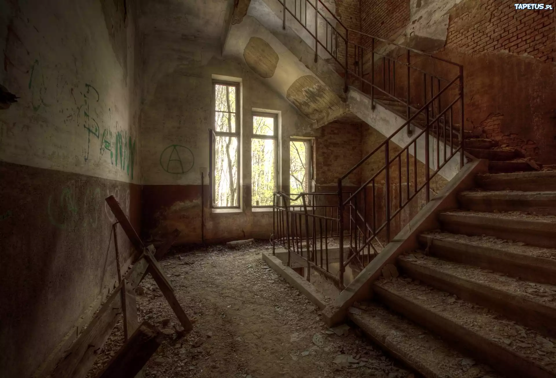 Дом старый лестница без смс