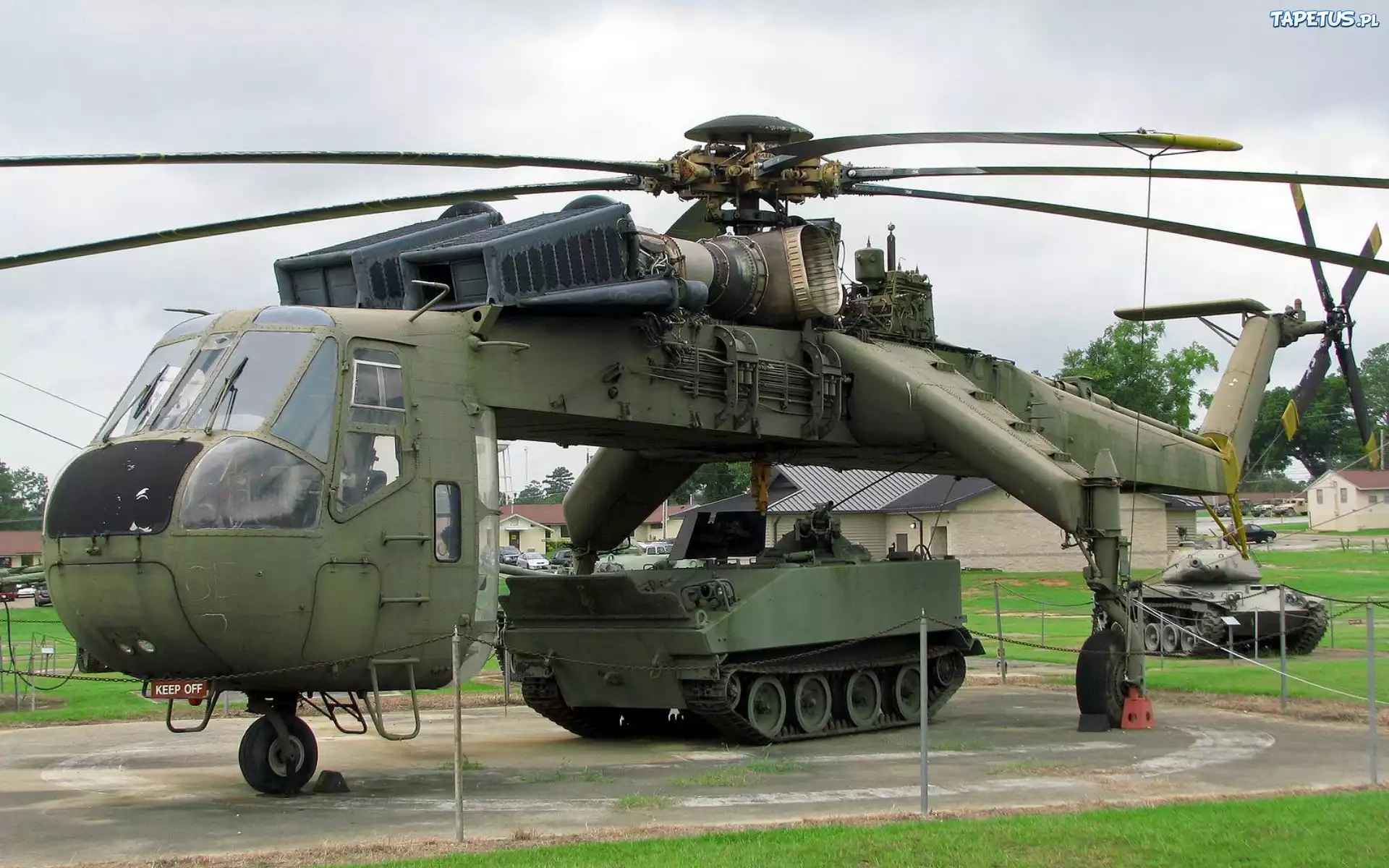 Czołgi, Pas, Helikopter, Plac